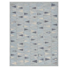 Rug & Kilim's Teppich im skandinavischen Stil mit blauem, weißem und grauem geometrischem Muster