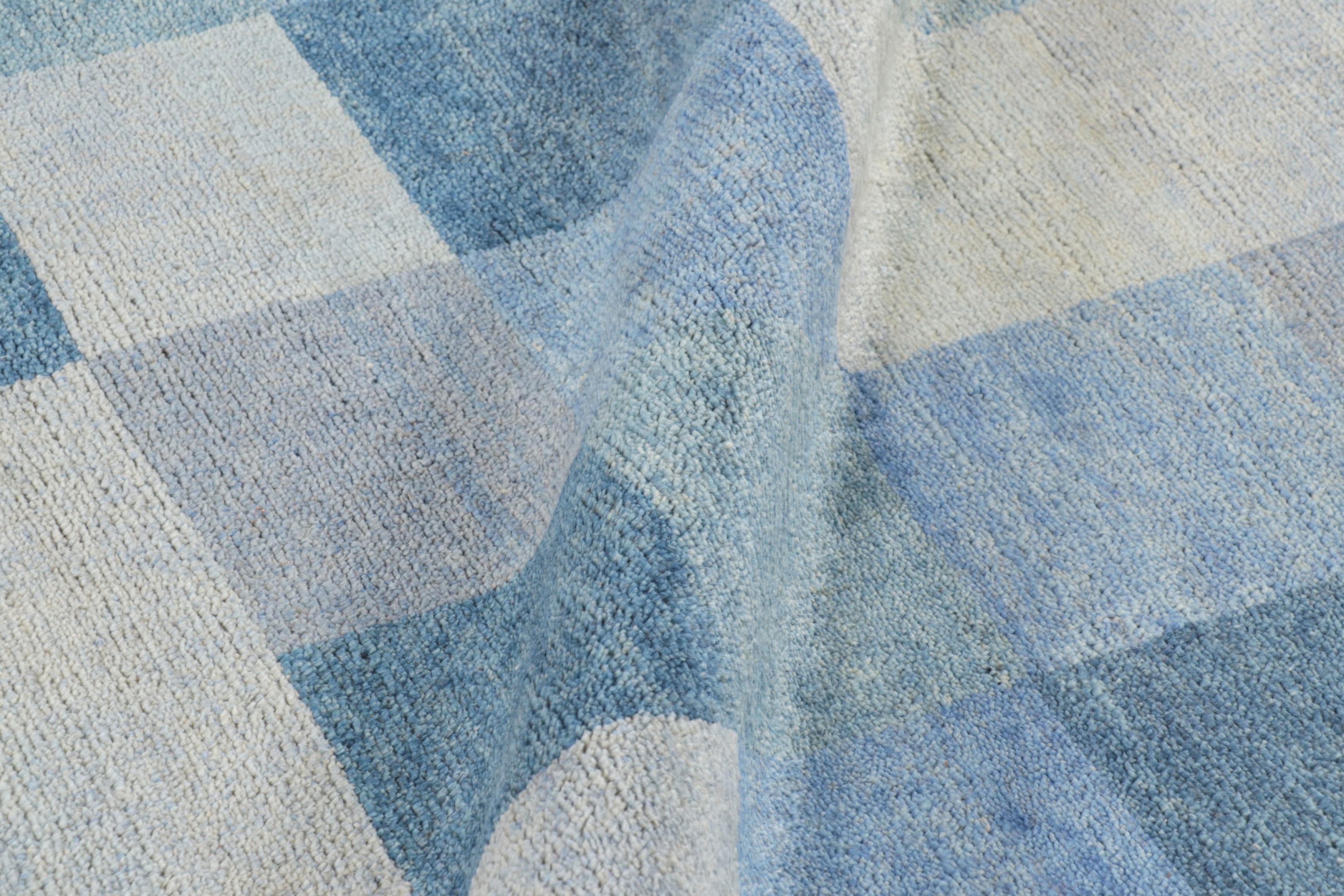 Alfombra de estilo escandinavo de Rug & Kilim con motivos geométricos en azul, blanco y marrón en Nuevo estado para la venta en Long Island City, NY
