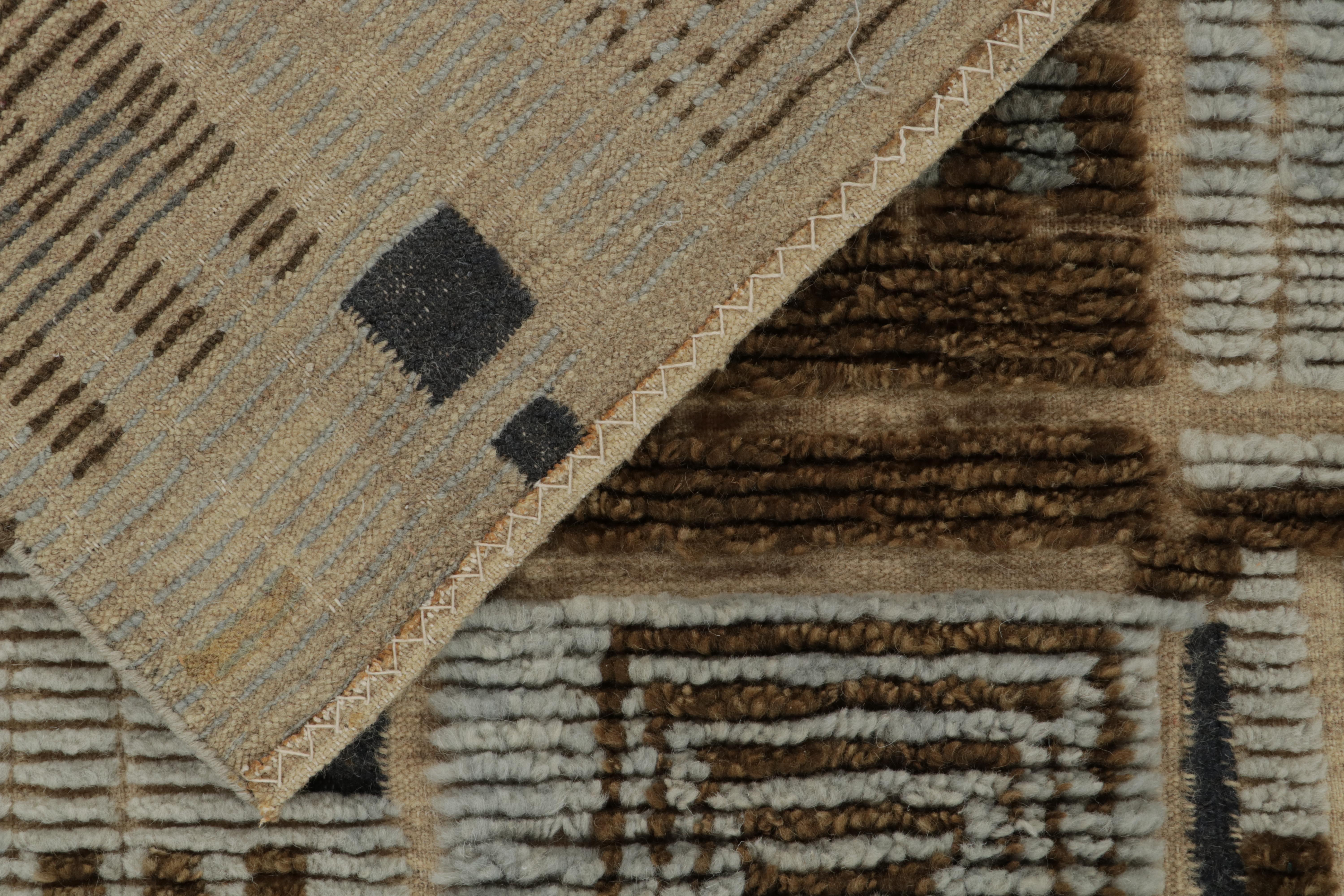 Rug & Kilim's Teppich im skandinavischen Stil mit braunen und blauen geometrischen Mustern (Wolle) im Angebot