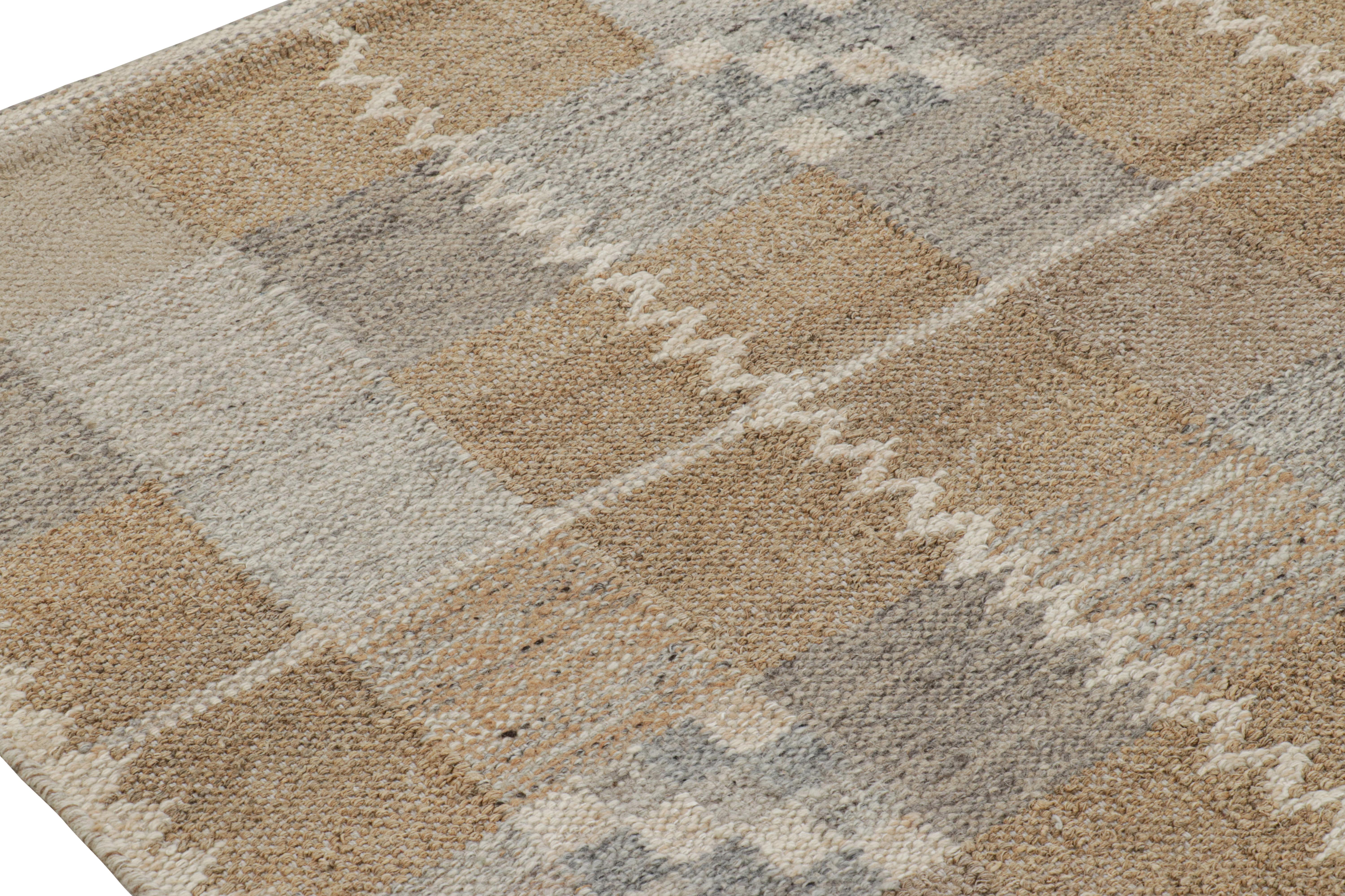 Rug & Kilim's Teppich im skandinavischen Stil mit braunem und grauem geometrischem Muster im Zustand „Neu“ im Angebot in Long Island City, NY