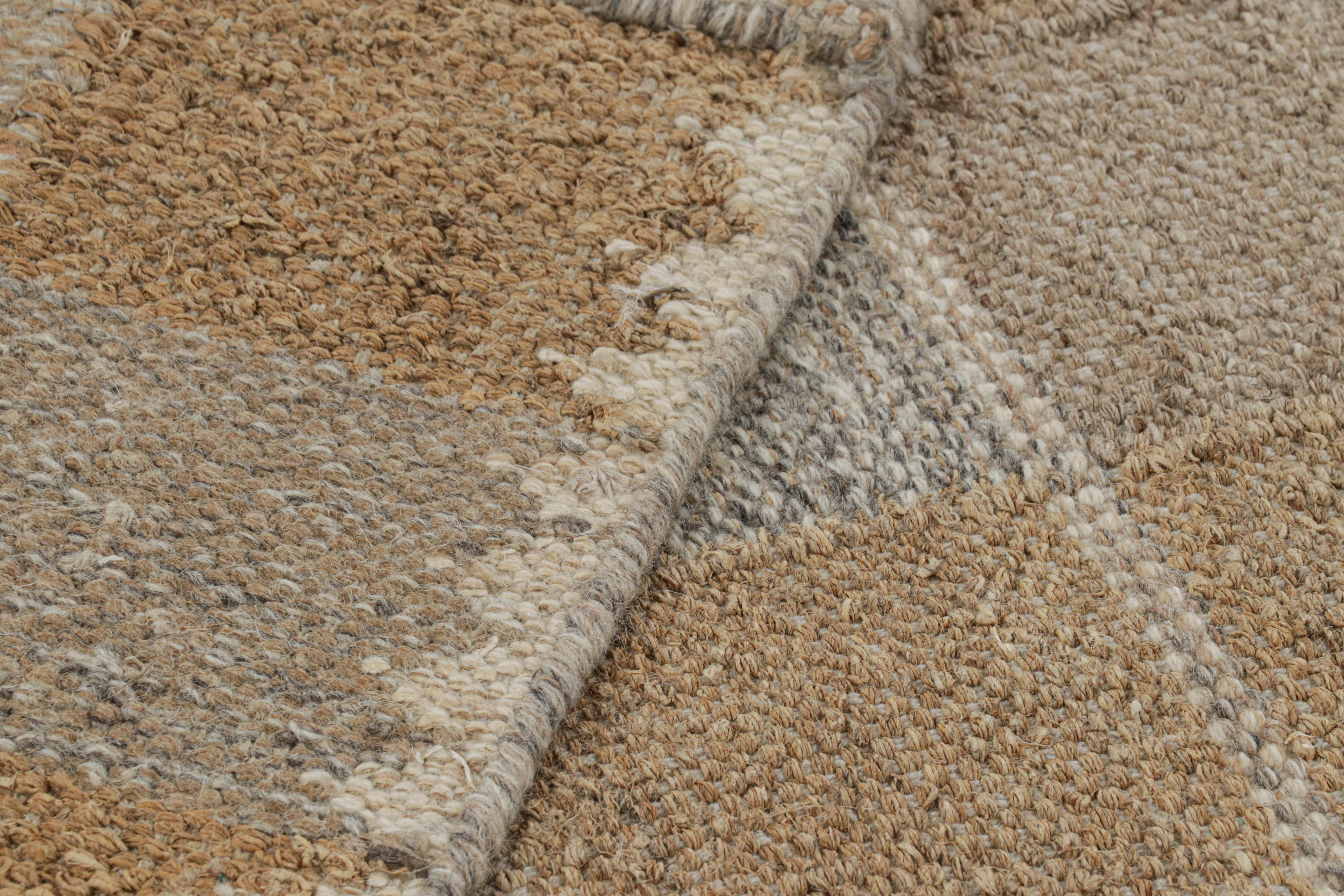 Rug & Kilim's Teppich im skandinavischen Stil mit braunem und grauem geometrischem Muster (21. Jahrhundert und zeitgenössisch) im Angebot