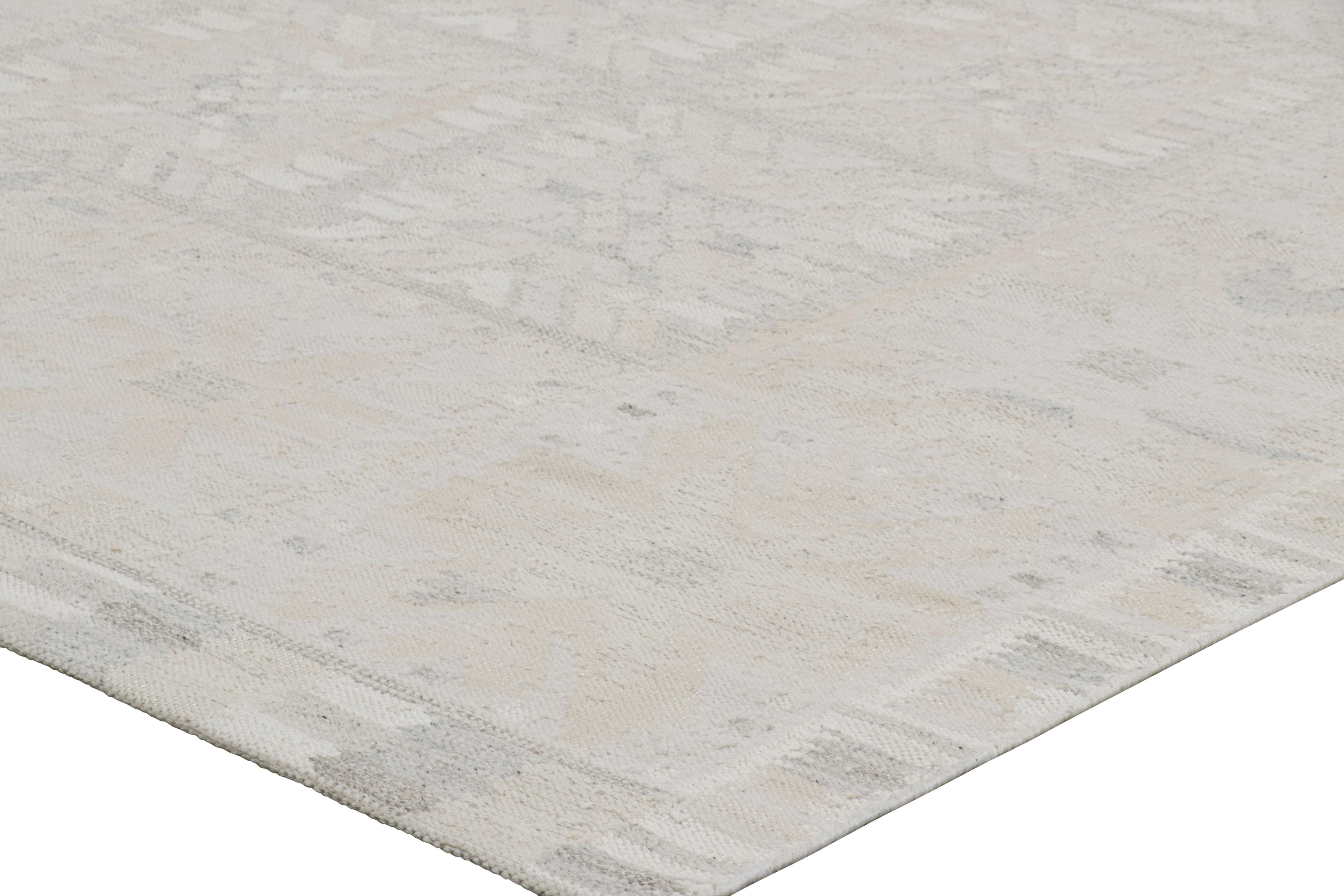 Tappeto in stile scandinavo Rug & Kilim con motivi geometrici color crema e beige In condizioni Nuovo in vendita a Long Island City, NY