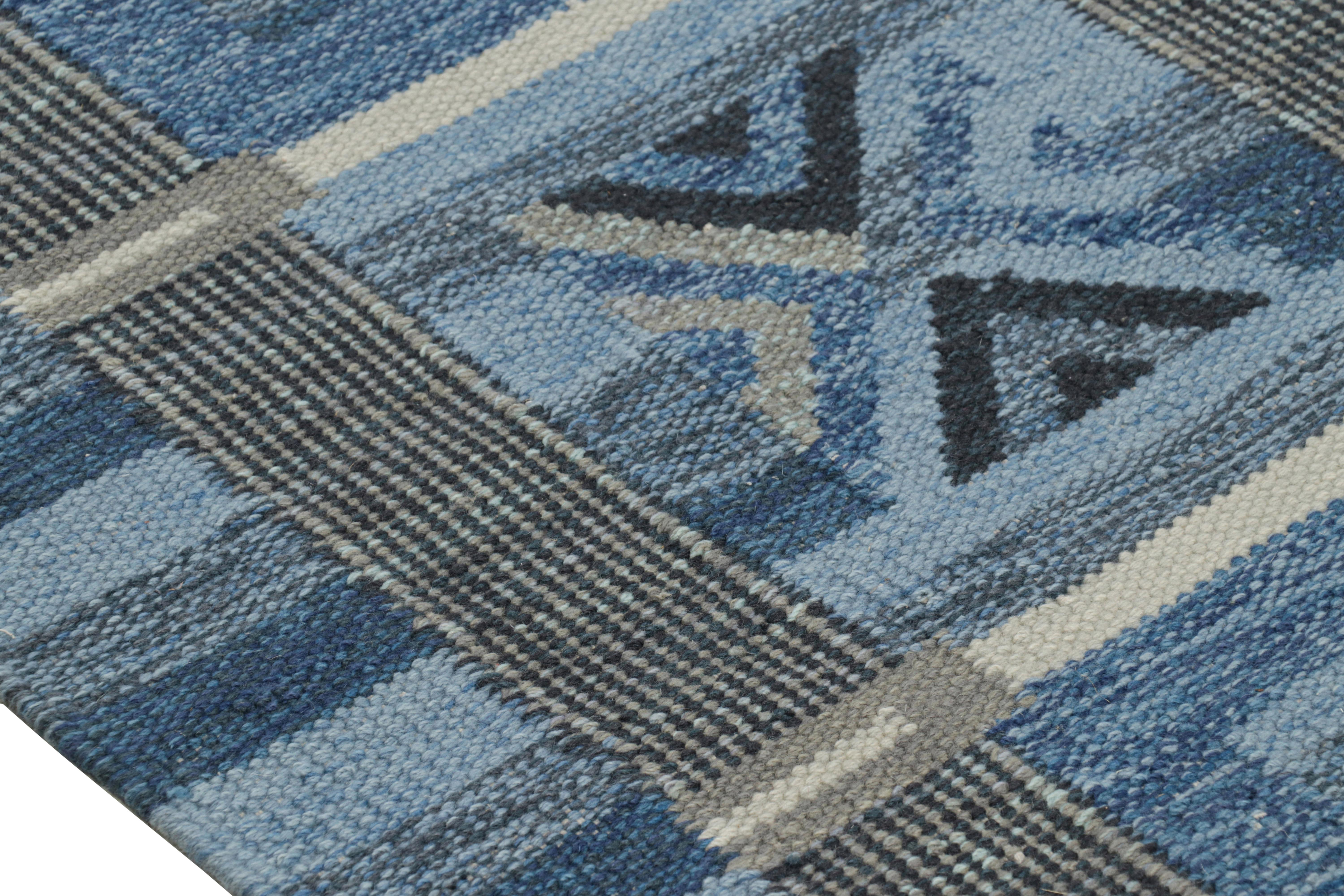 Rug & Kilim's Teppich im skandinavischen Stil mit geometrischen Mustern (21. Jahrhundert und zeitgenössisch) im Angebot