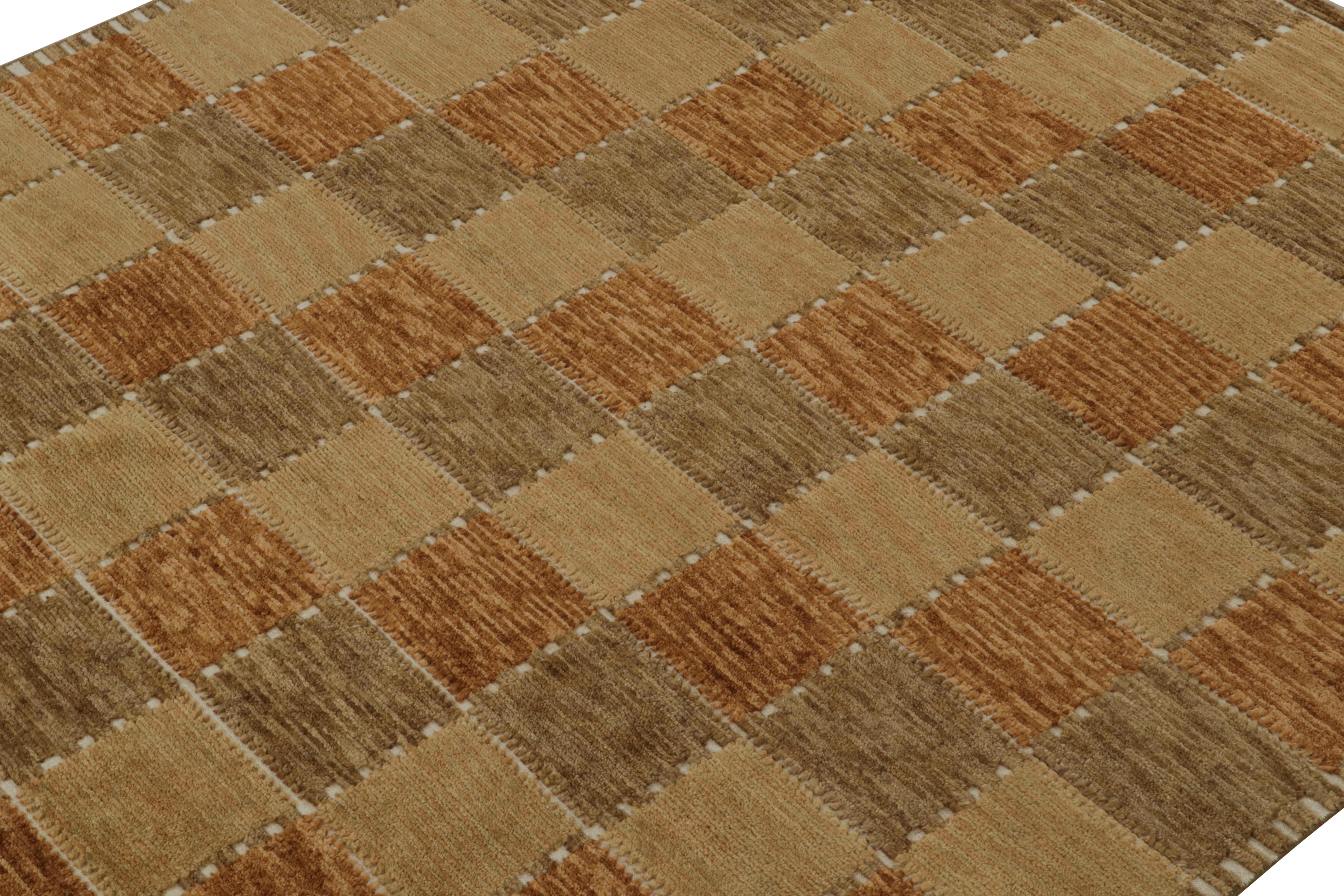 Rug & Kilim's Teppich im skandinavischen Stil mit geometrischen Mustern in braunen Tönen (Indisch) im Angebot