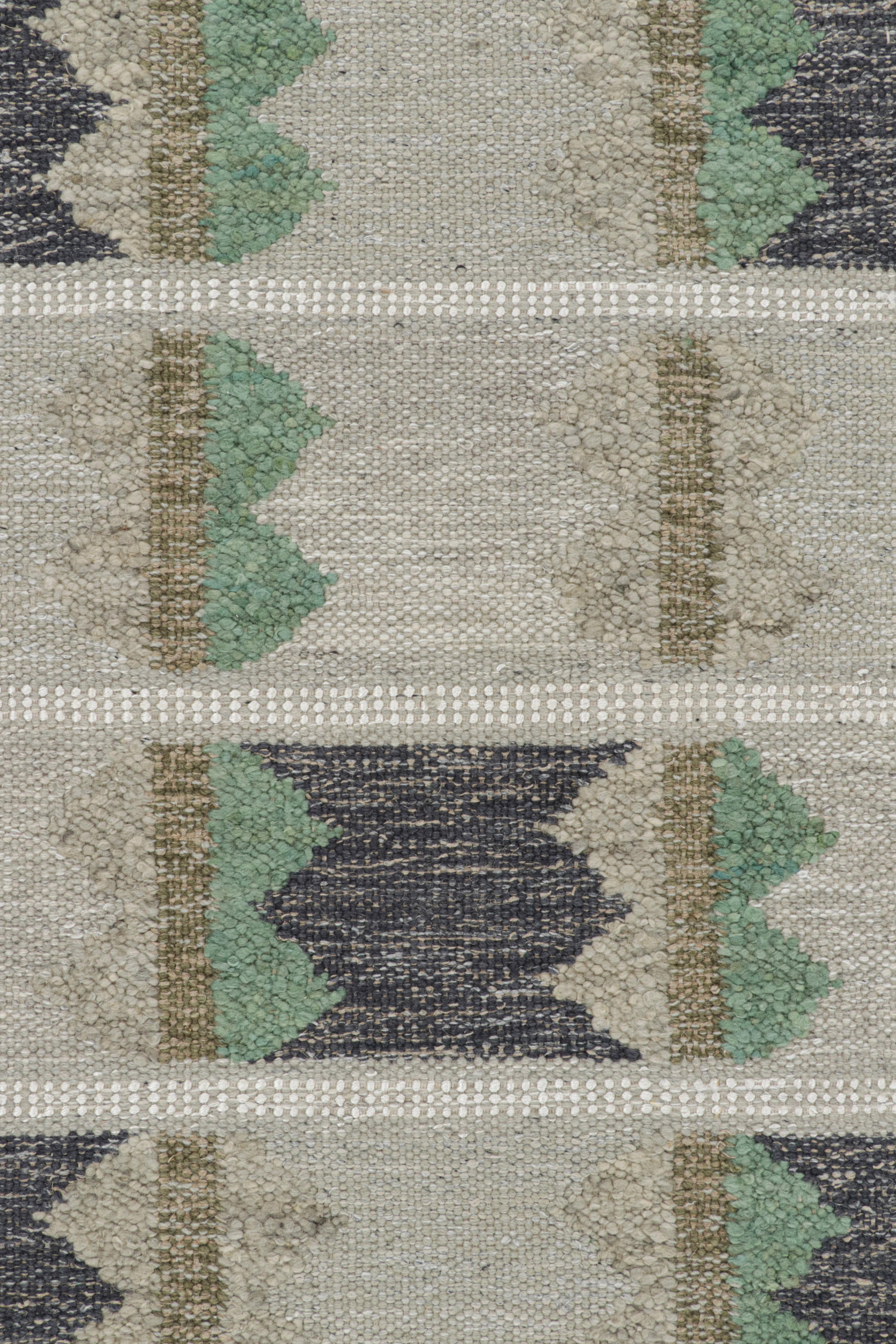 Rug & Kilim's Teppich im skandinavischen Stil mit geometrischen Mustern in Grüntönen (Moderne) im Angebot
