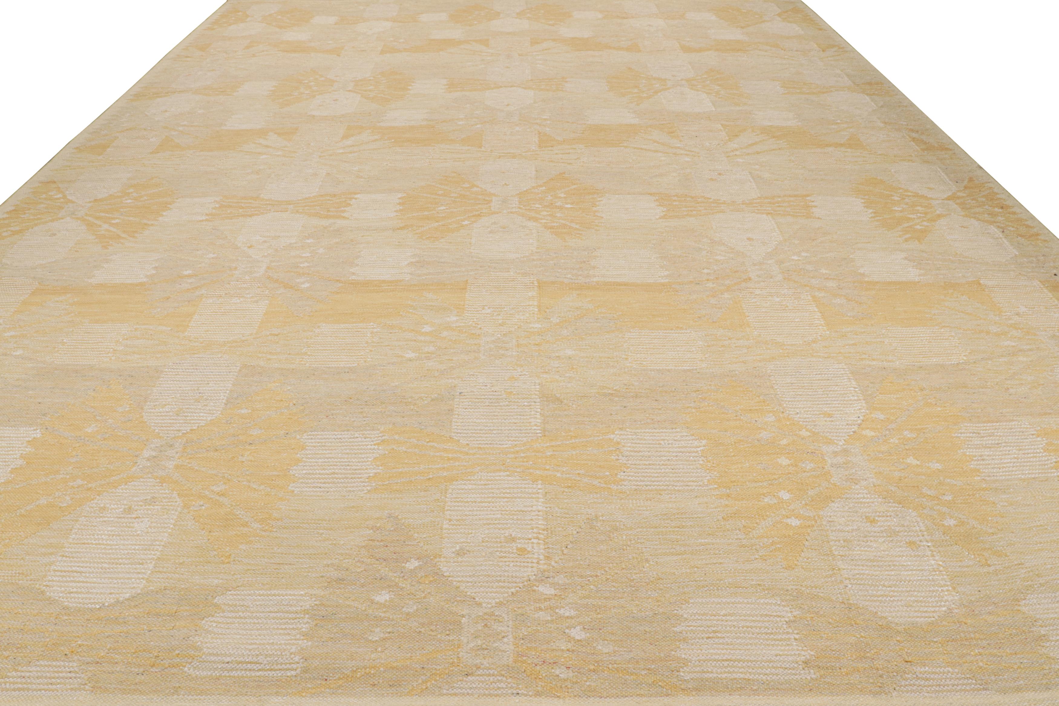 Alfombra de estilo escandinavo con motivos geométricos dorados y beige de Rug & Kilim Anudado a mano en venta