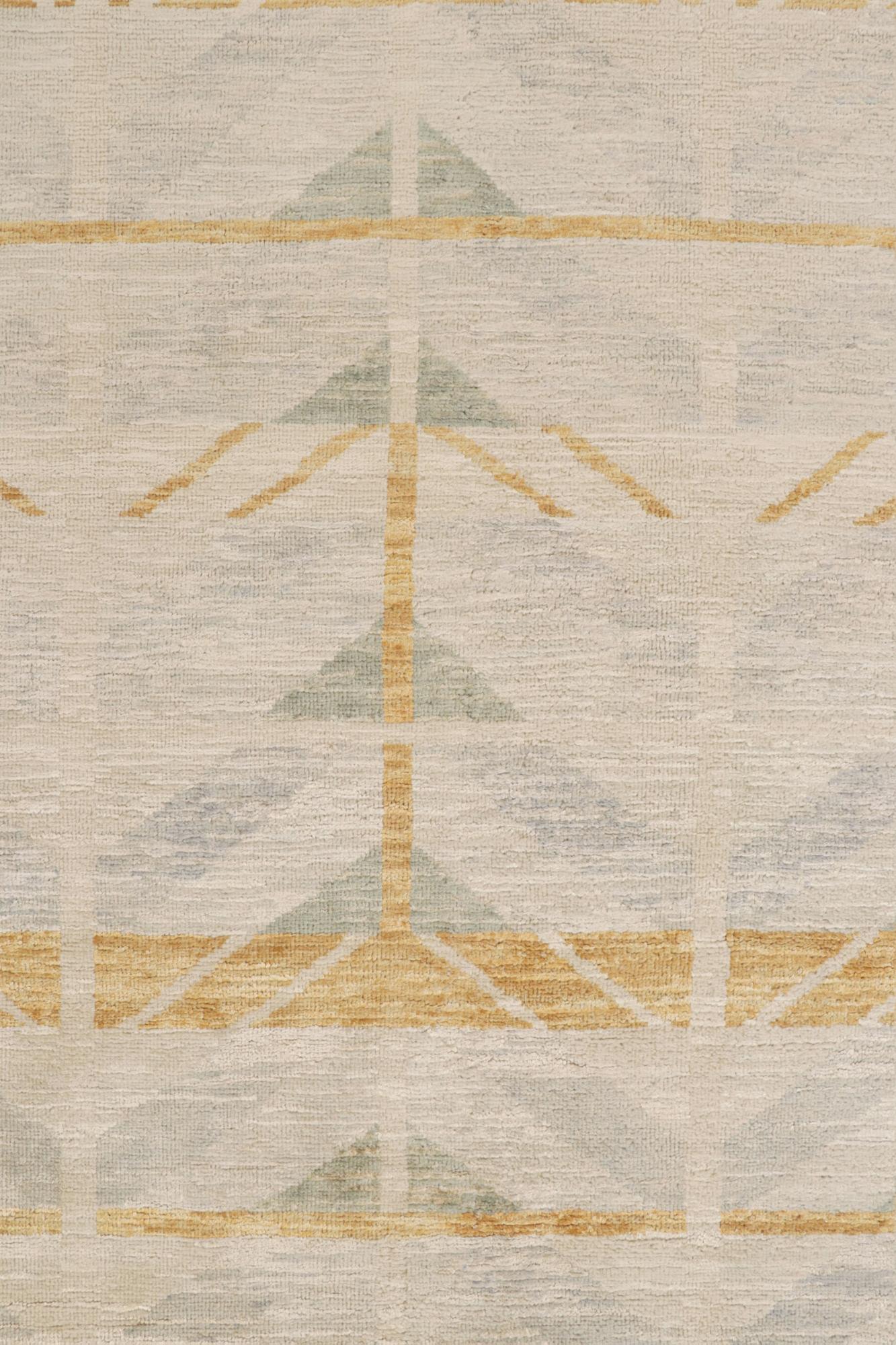Rug & Kilim’s Scandinavian-Style Rug with Gold & Beige Geometric Patterns  In New Condition For Sale In Long Island City, NY