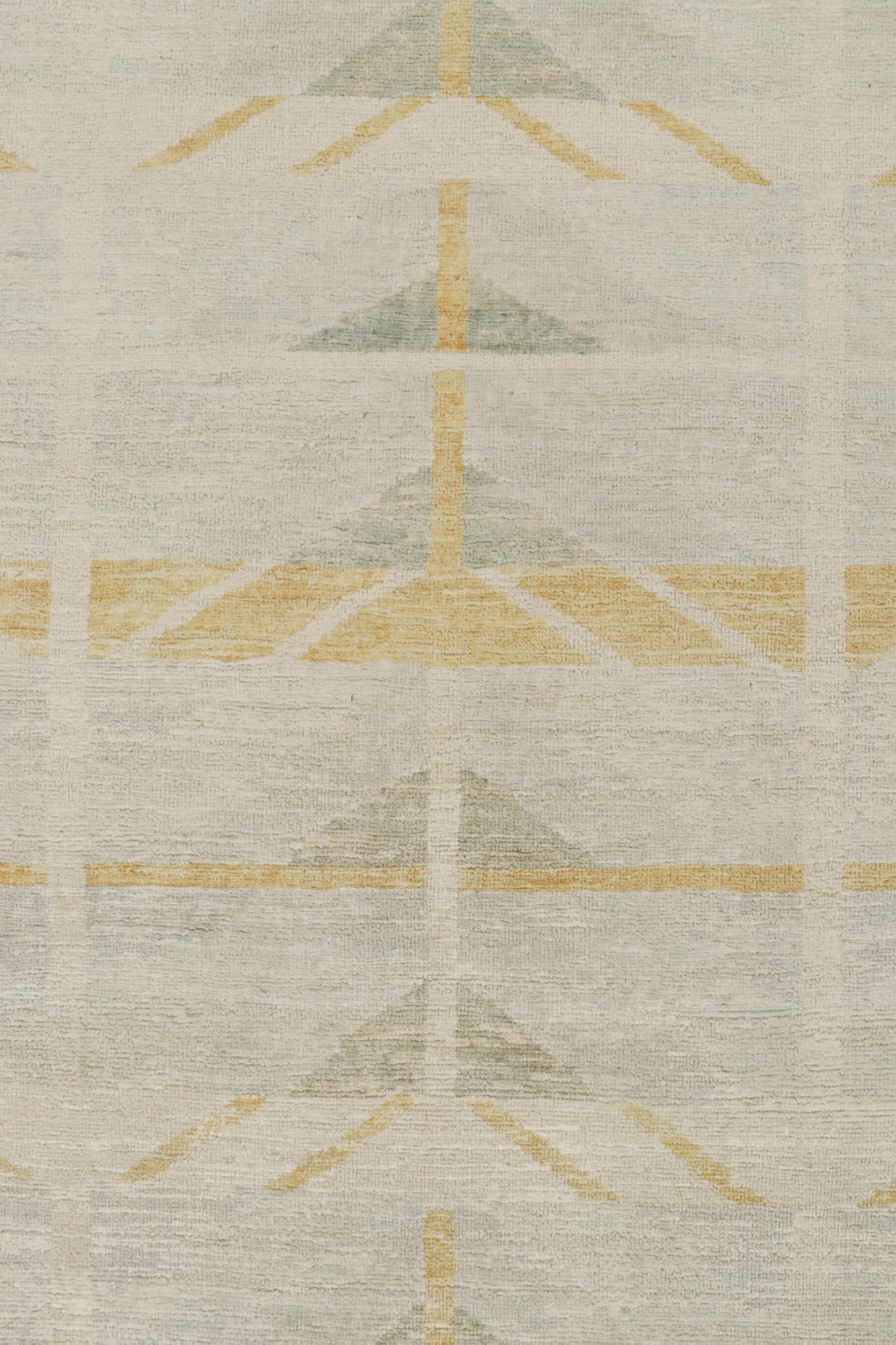 Rug & Kilim: tappeto in stile scandinavo con motivi geometrici oro e beige In condizioni Nuovo in vendita a Long Island City, NY