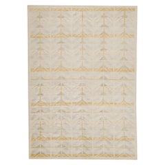 Alfombra de estilo escandinavo con motivos geométricos dorados y beige de Rug 
Kilim