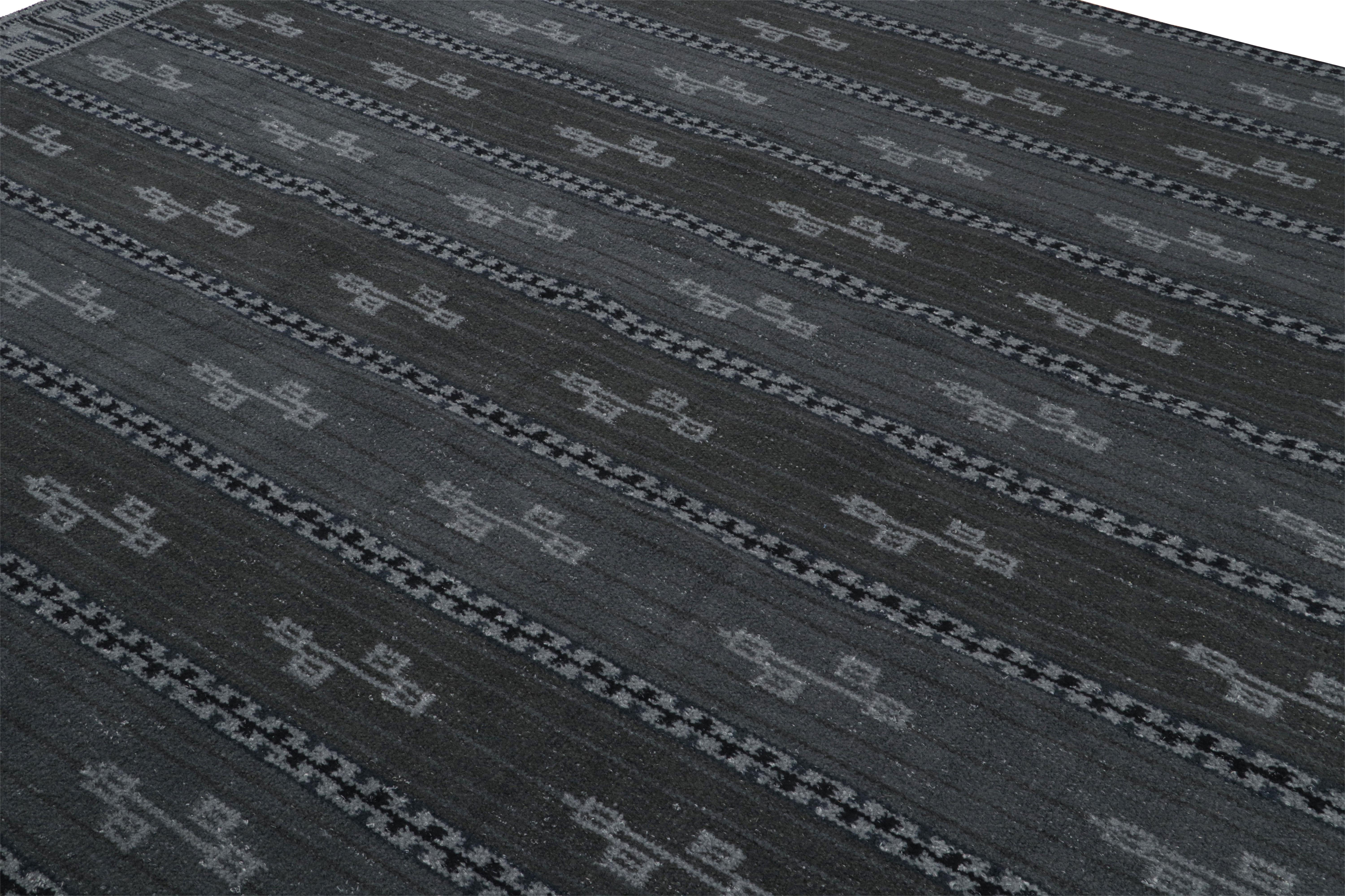 Tappeto in stile scandinavo Rug & Kilim con motivi geometrici grigi e blu In condizioni Nuovo in vendita a Long Island City, NY