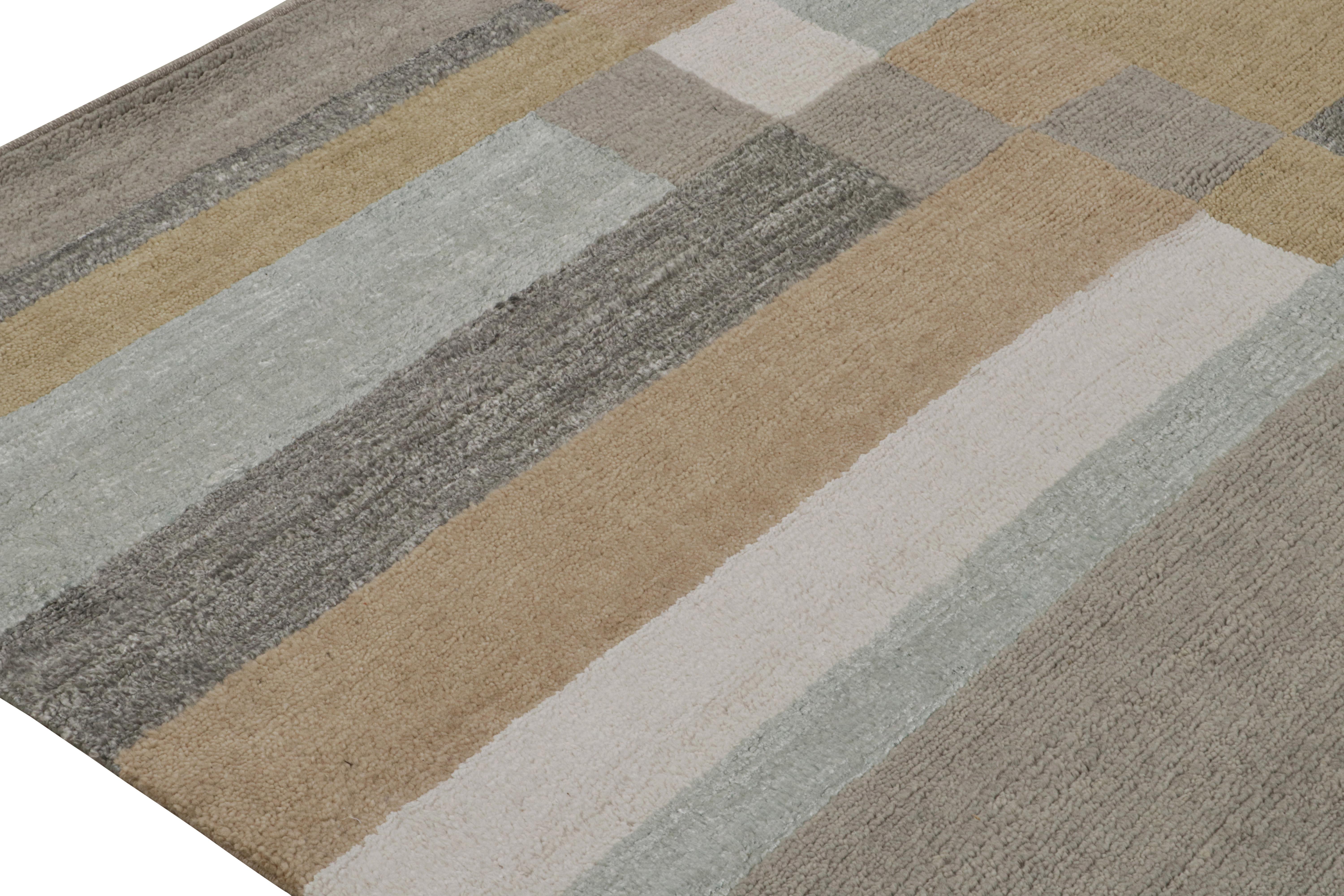 Noué à la main Tapis de style scandinave à motifs géométriques gris, Brown et blancs de Rug & Kilim en vente