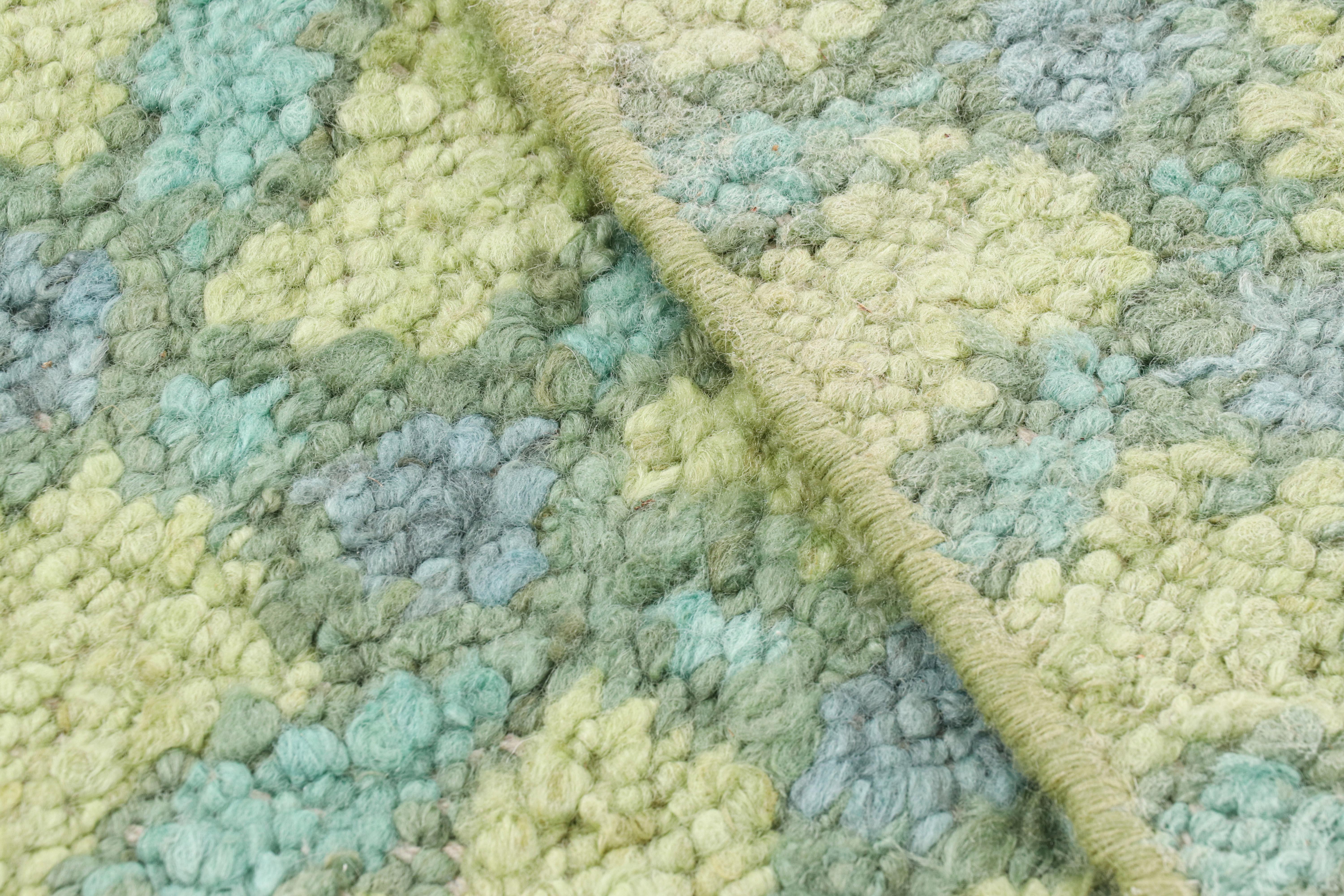 XXI secolo e contemporaneo Tappeto in stile scandinavo Rug & Kilim con motivo floreale verde e blu in vendita