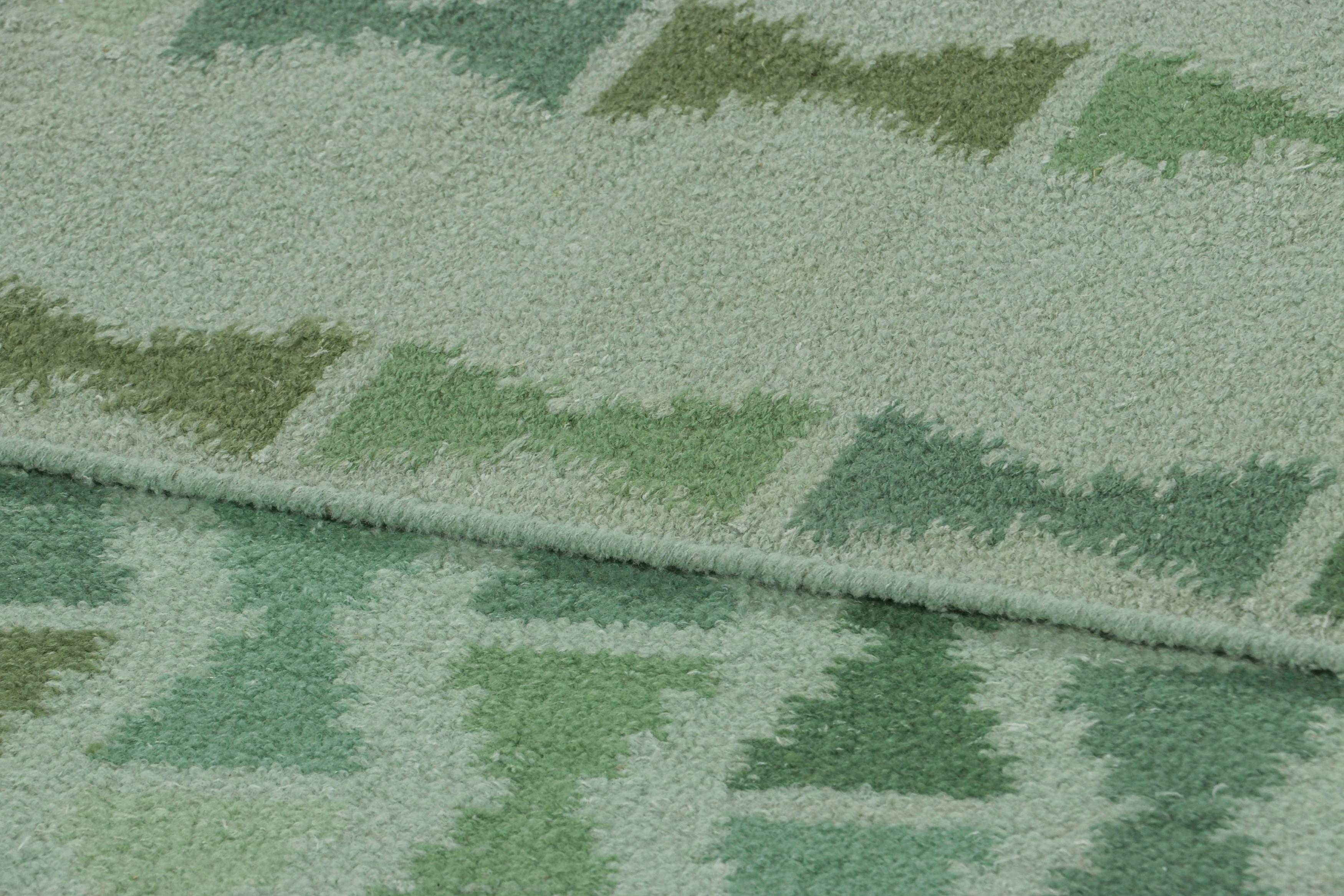 XXI secolo e contemporaneo Rug & Kilim è un tappeto in stile scandinavo con motivi a clessidra in verde e blu acqua in vendita