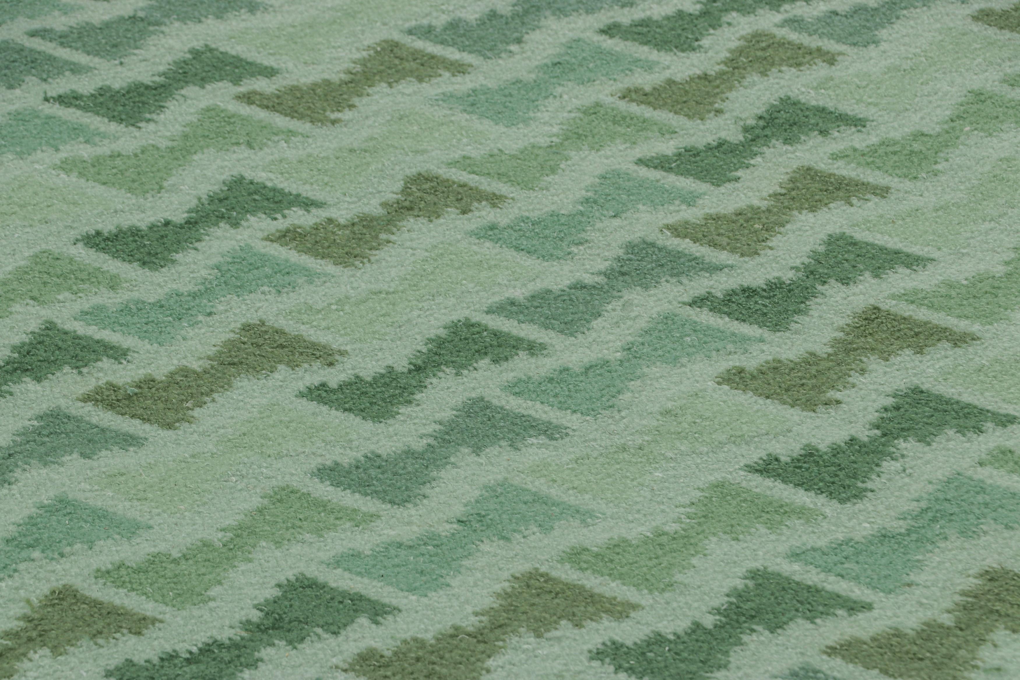 Esta alfombra de 10x13 es una nueva y emocionante incorporación a la colección de alfombras escandinavas de Rug & Kilim: una nueva línea de tejidos planos, hechos con una lujosa mezcla de lana tejida a mano e hilos exóticos inspirados en la