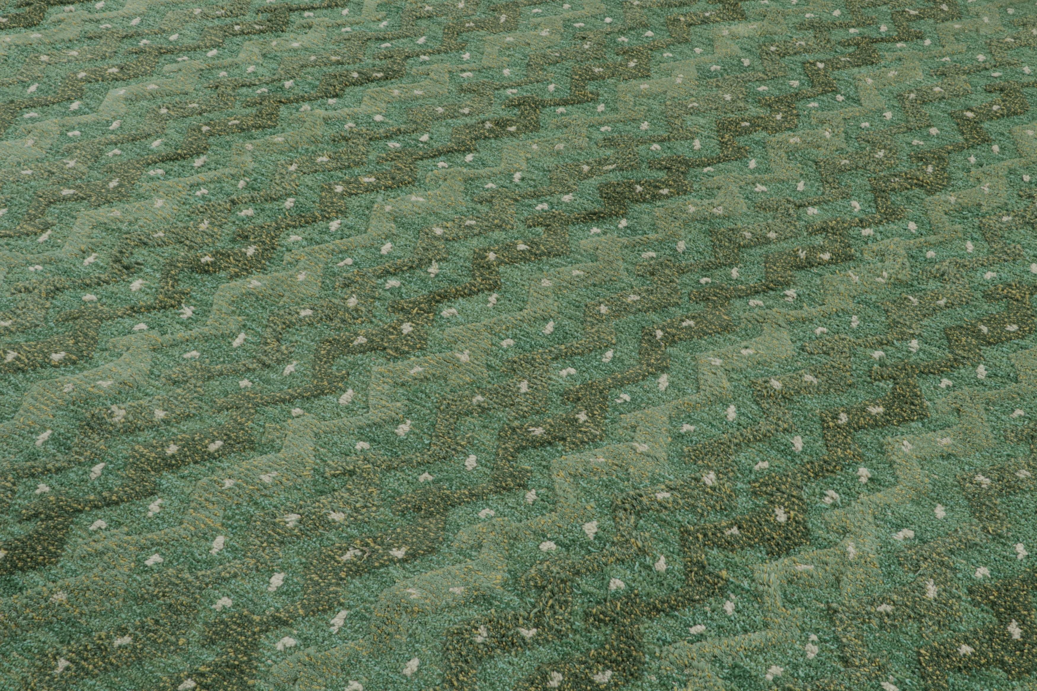 Rug & Kilim's Teppich im skandinavischen Stil mit grünen, geometrischen Mustern (Indisch) im Angebot