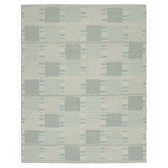 Rug & Kilim's Teppich im skandinavischen Stil mit hellblauen, geometrischen Mustern