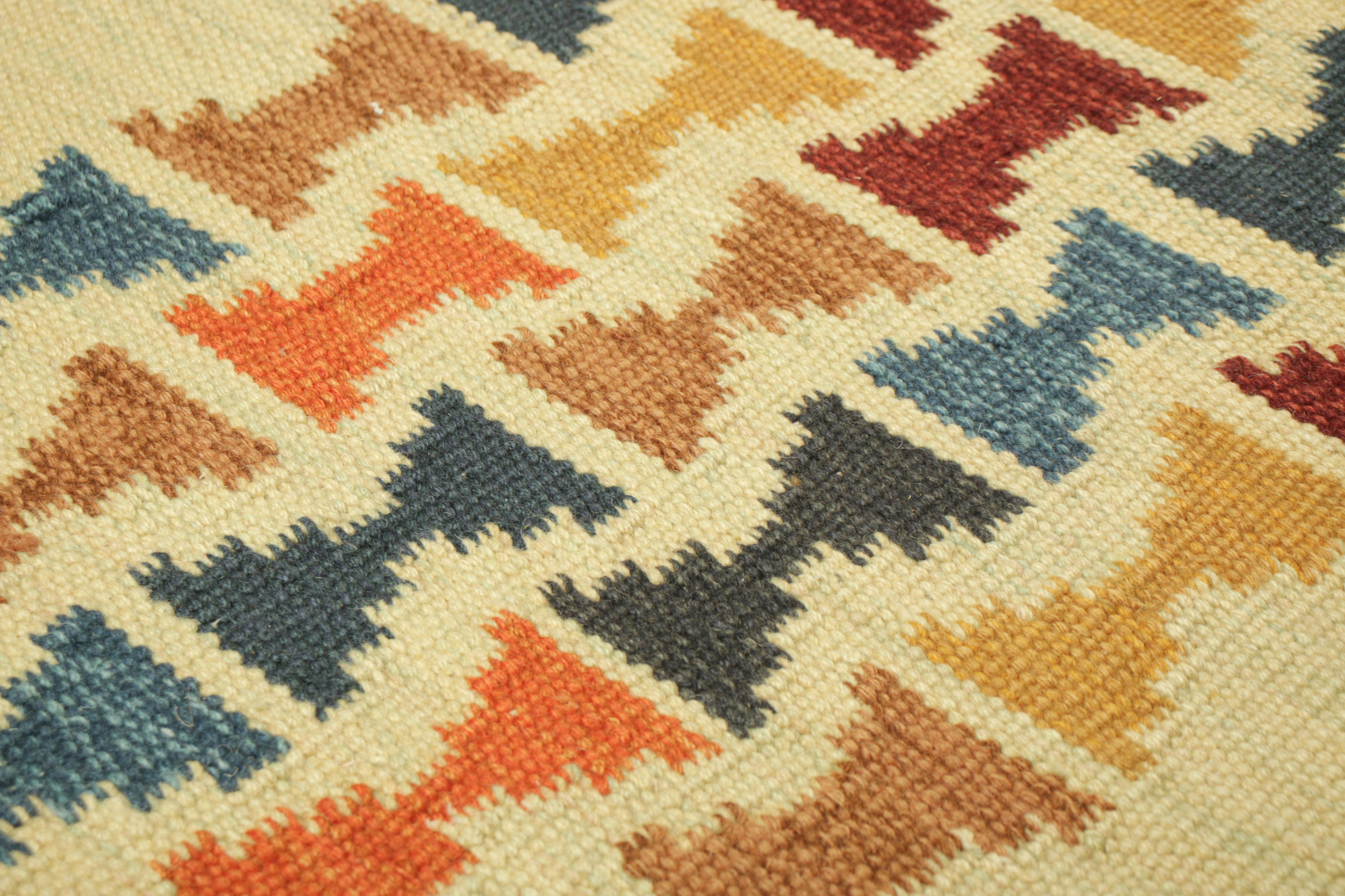 Da una nuova ed entusiasmante collezione di pezzi in formato regalo, questo tappeto d'accento 3x5 in stile svedese è un'audace novità della Scandinavian Collection di Rug & Kilim. Tessuta a mano in un intreccio piatto di lana con filati naturali non