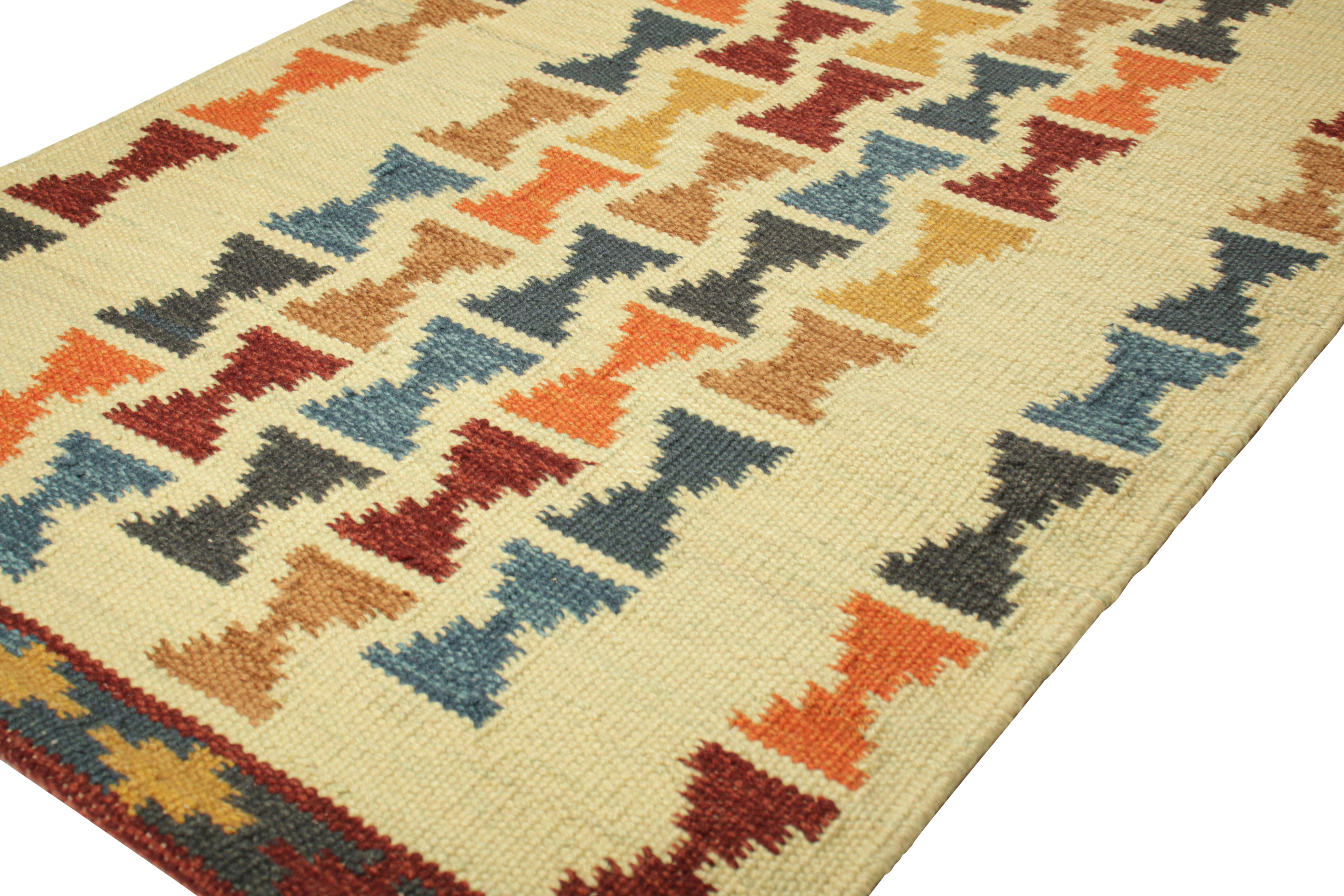 Rug & Kilim è un tappeto in stile scandinavo con motivi a clessidra policromatici In condizioni Nuovo in vendita a Long Island City, NY