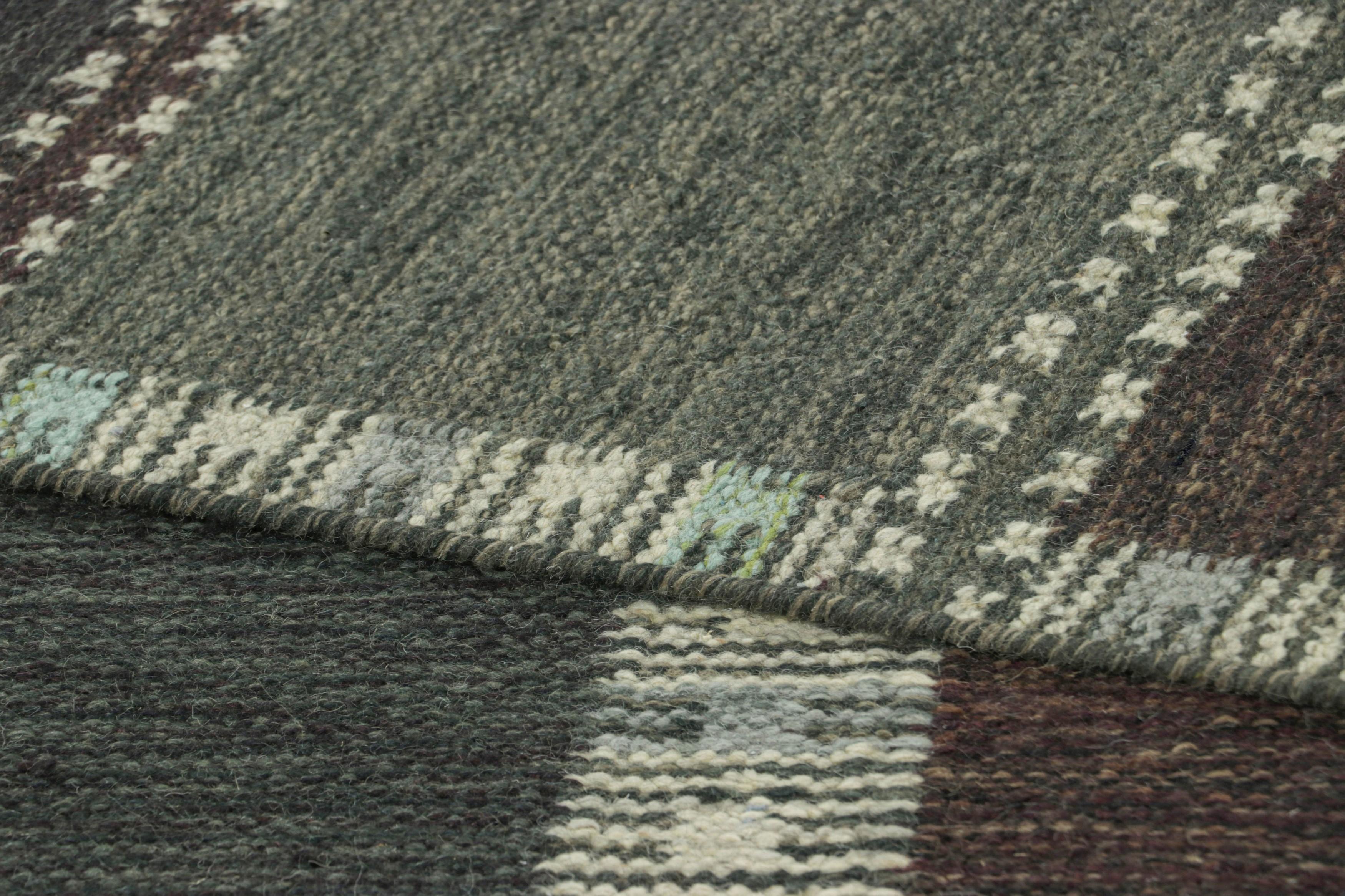 XXI secolo e contemporaneo Tappeto in stile scandinavo Rug & Kilim con motivi geometrici viola e verde acqua in vendita