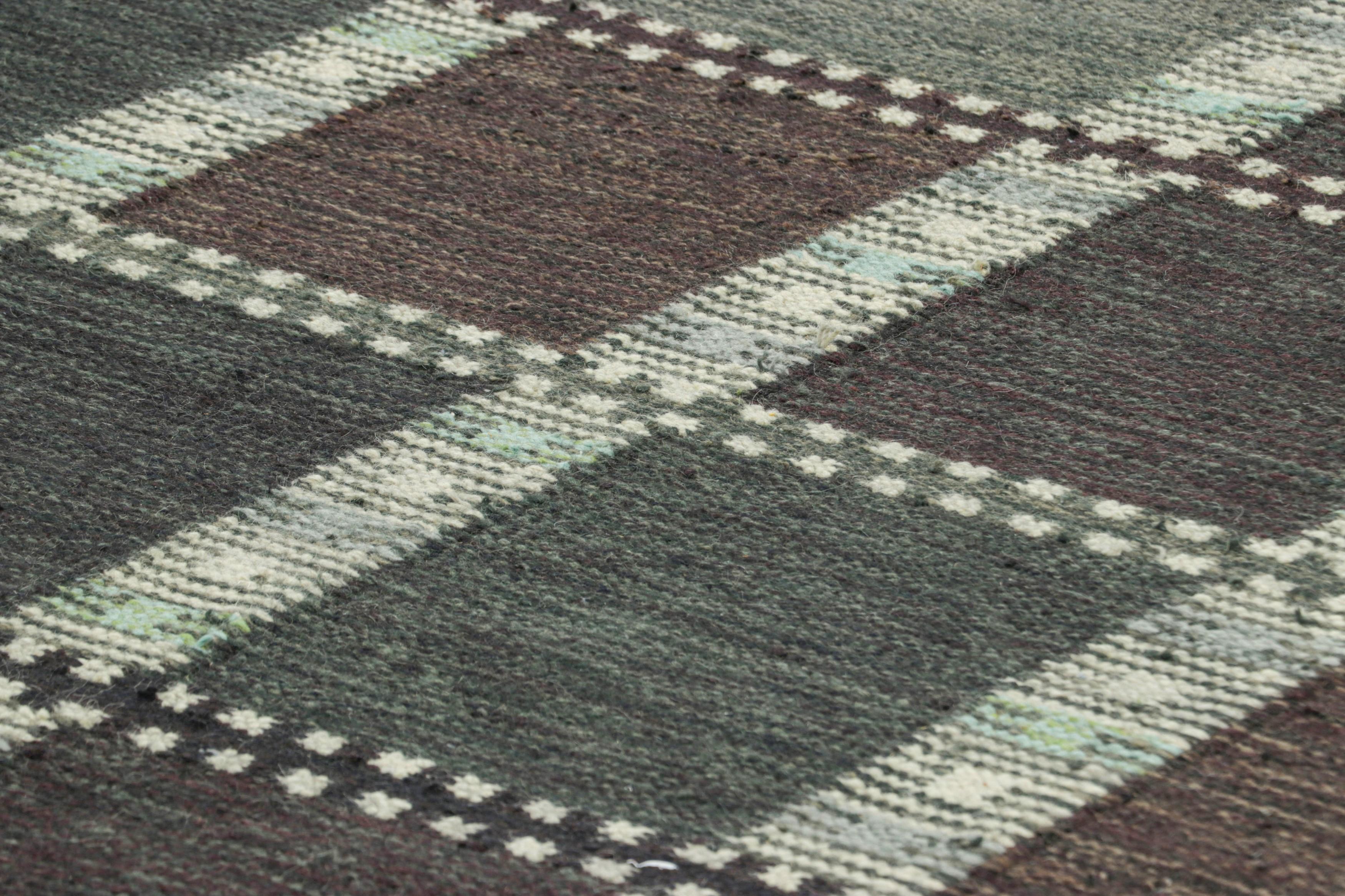 Realizzato in lana intrecciata a mano, questo tappeto 8x10 è un'entusiasmante novità della collezione di tappeti scandinavi di Rug & Kilim: una rivisitazione contemporanea del minimalismo svedese e dei tappeti e tessuti vintage delle tradizioni