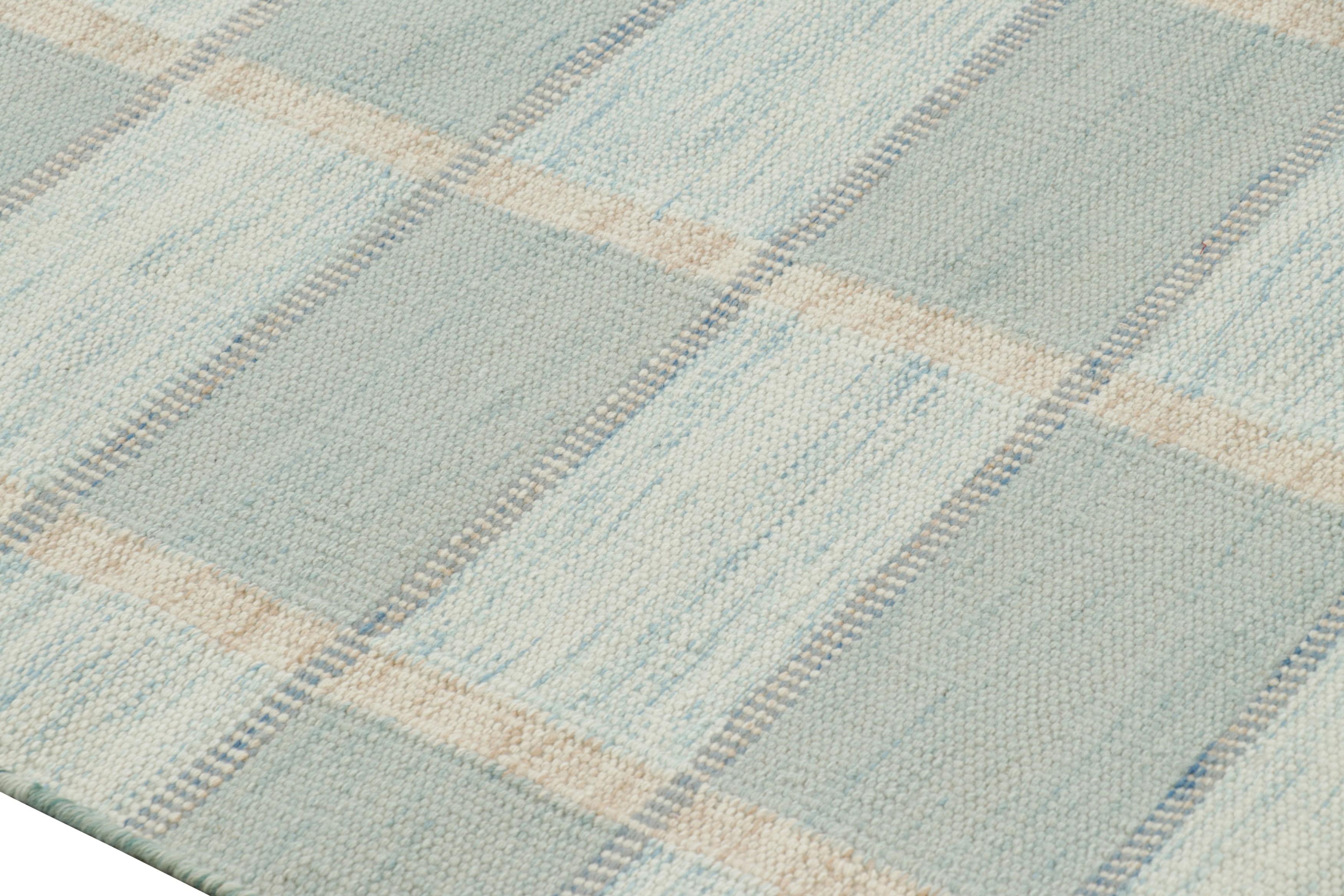 Fabricada con lana tejida a mano, esta alfombra de 5 x 7 es una nueva y emocionante incorporación a la colección de alfombras escandinavas de Rug & Kilim: una reinvención contemporánea del minimalismo sueco y de las alfombras y tejidos vintage de