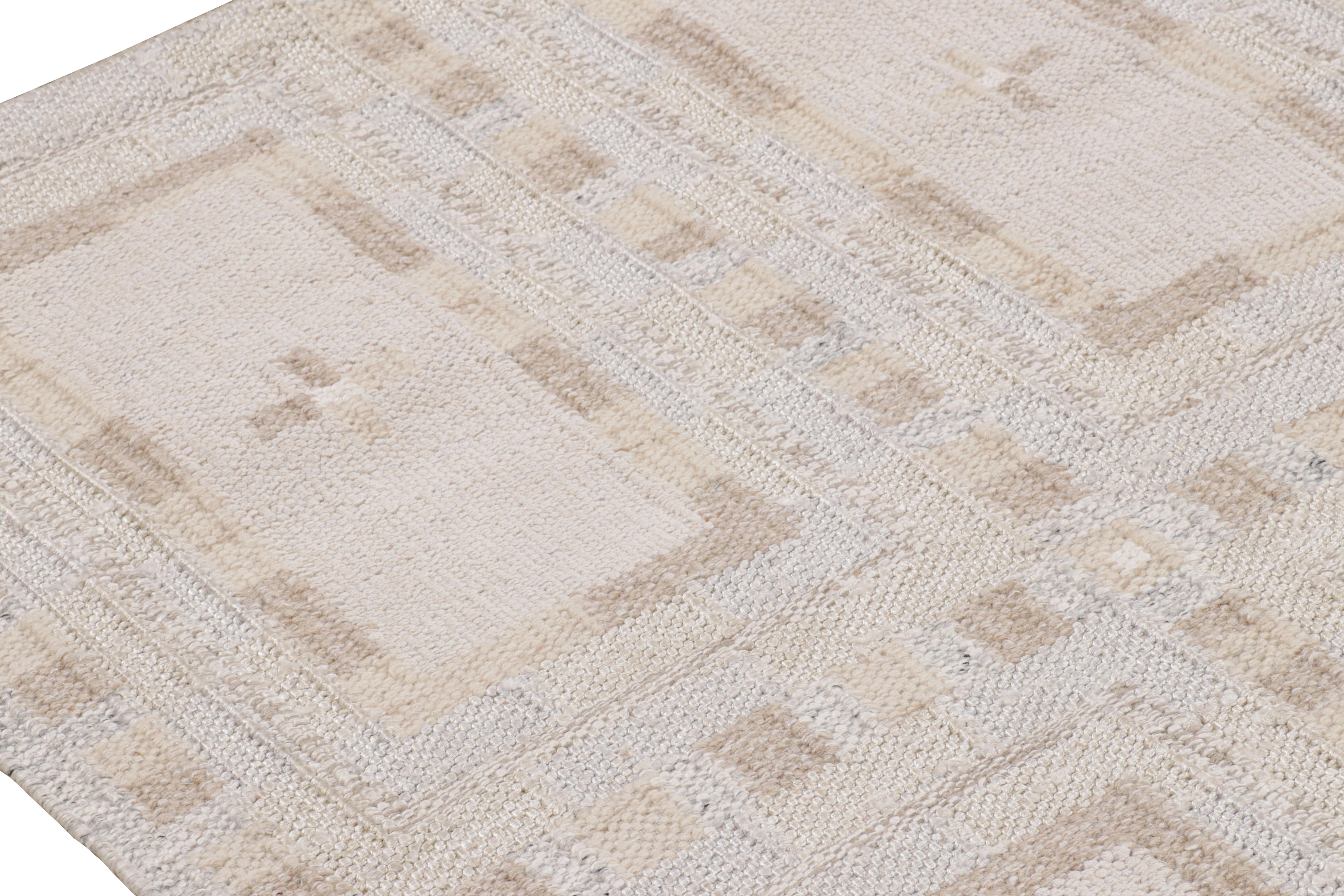 Rug & Kilim's Teppich im skandinavischen Stil mit weißen und braun-beigen Mustern im Zustand „Neu“ im Angebot in Long Island City, NY