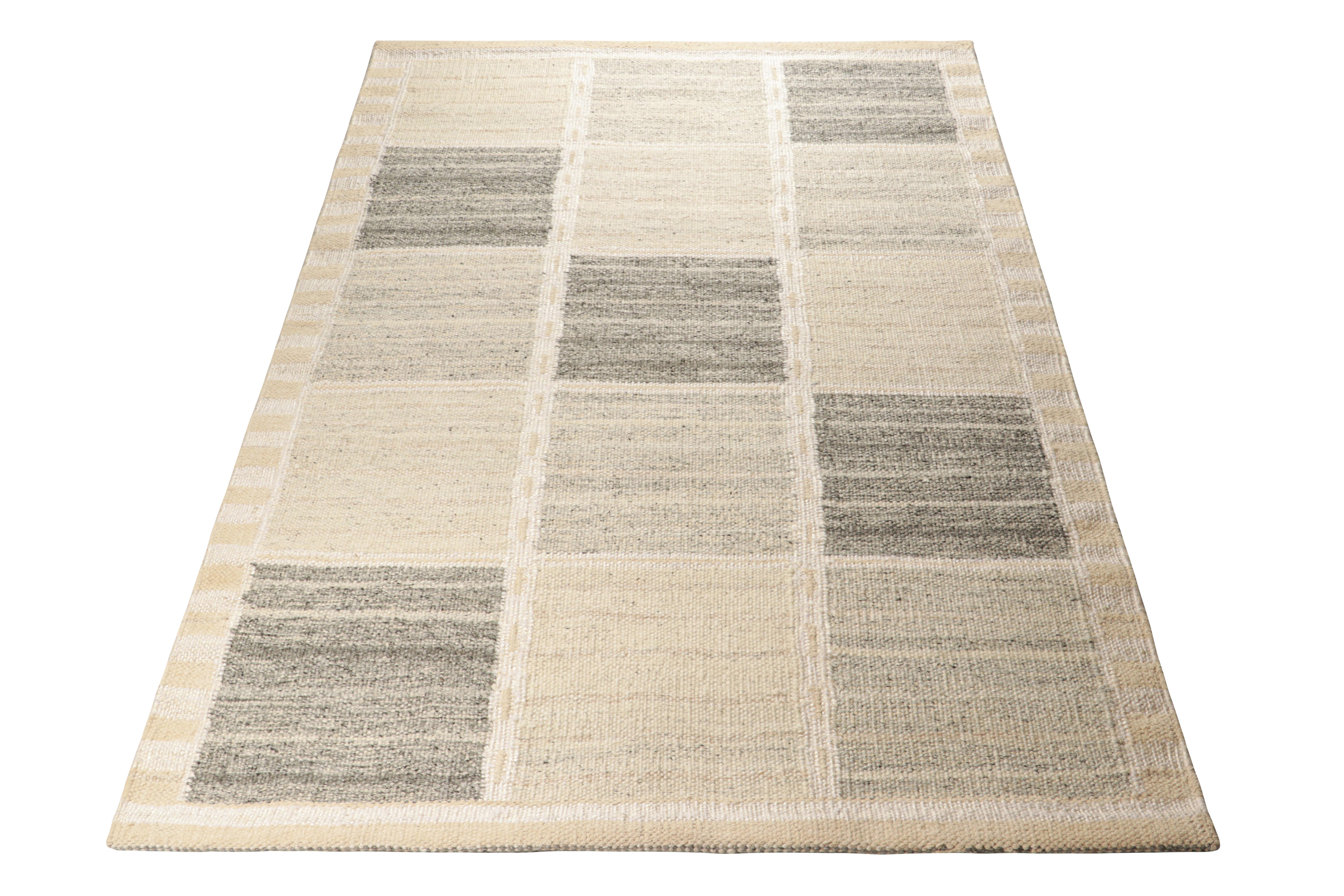 Rug & Kilim's Teppich im skandinavischen Stil mit weißen und grauen geometrischen Mustern (Handgewebt) im Angebot