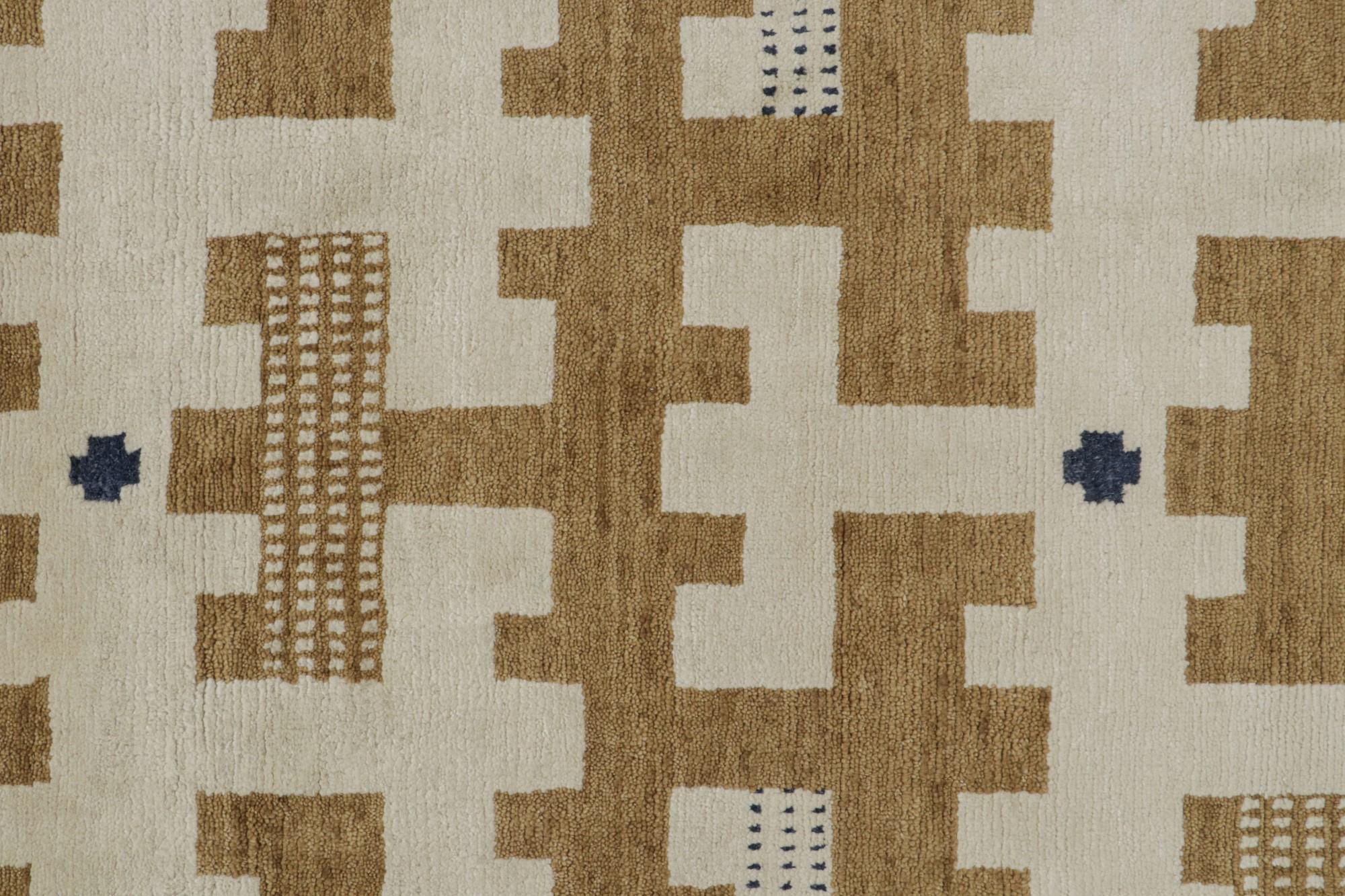 Rug & Kilim’s Scandinavian Style Rug with White & Gold Geometric Patterns In New Condition For Sale In Long Island City, NY