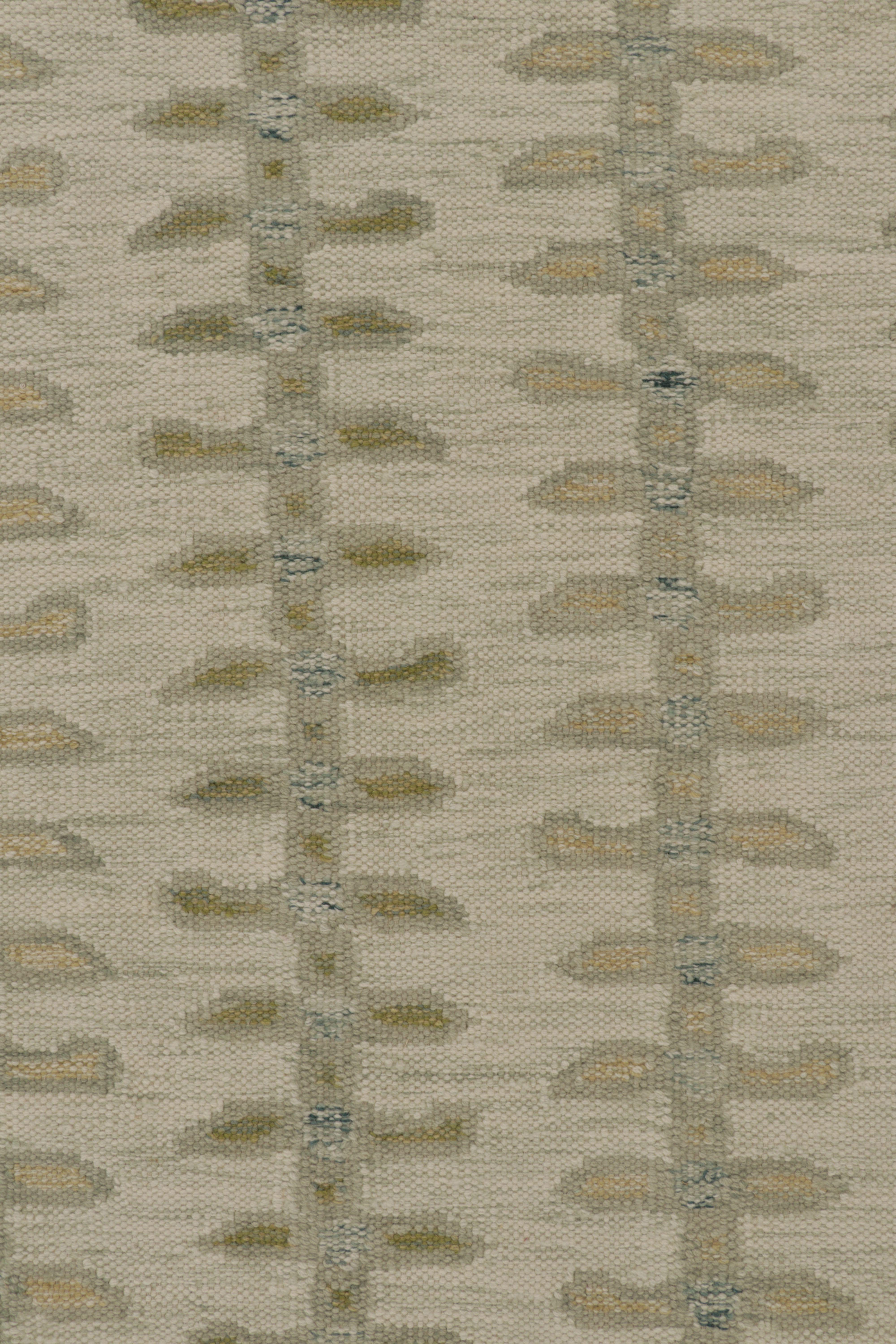 Rug & Kilim's Scandinavian Style Runner Custom Flatweave, Floral Vines in Grün (Handgewebt) im Angebot