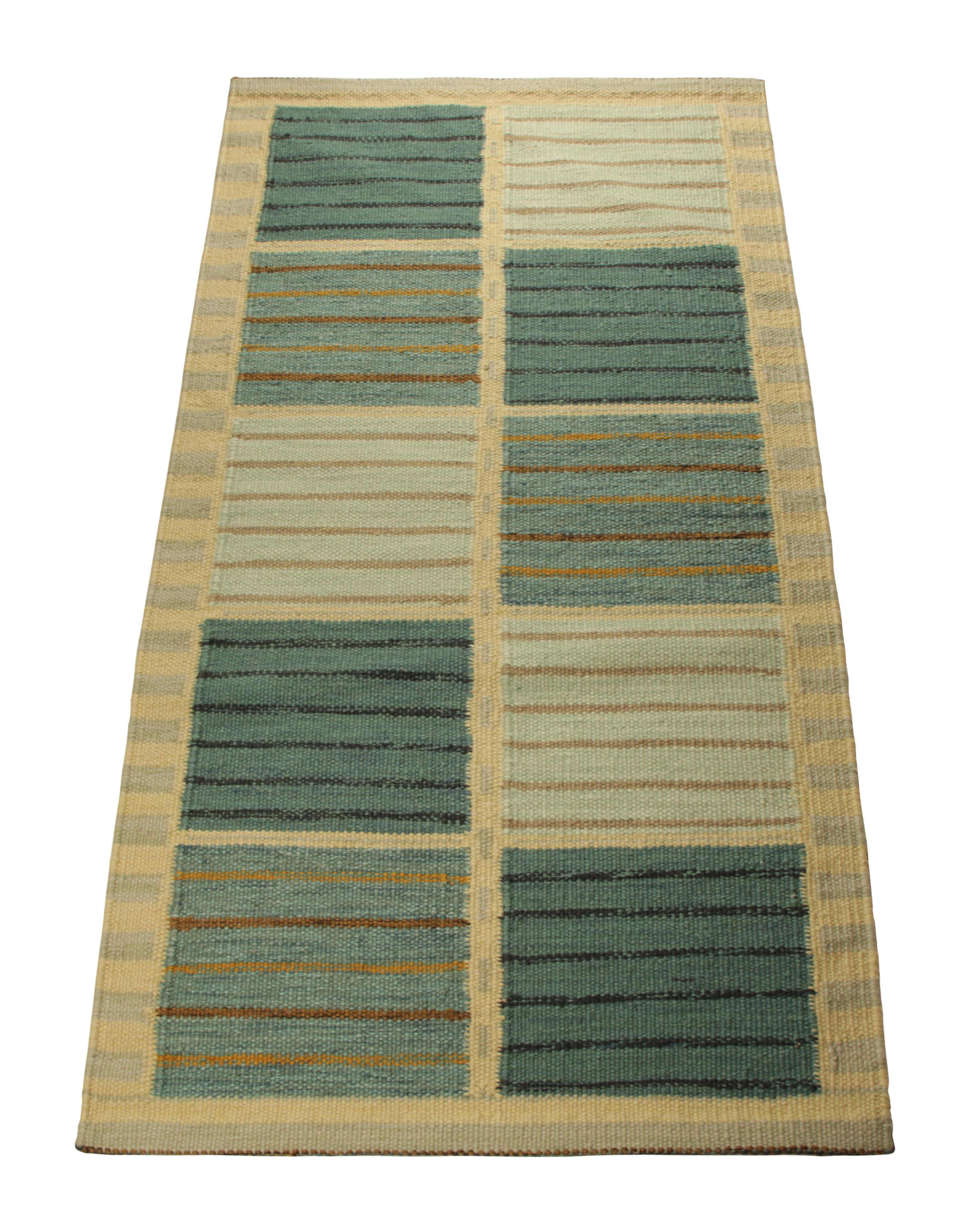Indien Tapis & Kilim's Scandinavian Style Runner in Beige and Blue, with Geometric Stripe (tapis de course de style scandinave à rayures géométriques) en vente