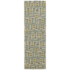 Runner in stile scandinavo di Rug & Kilim con motivo geometrico blu, beige e oro