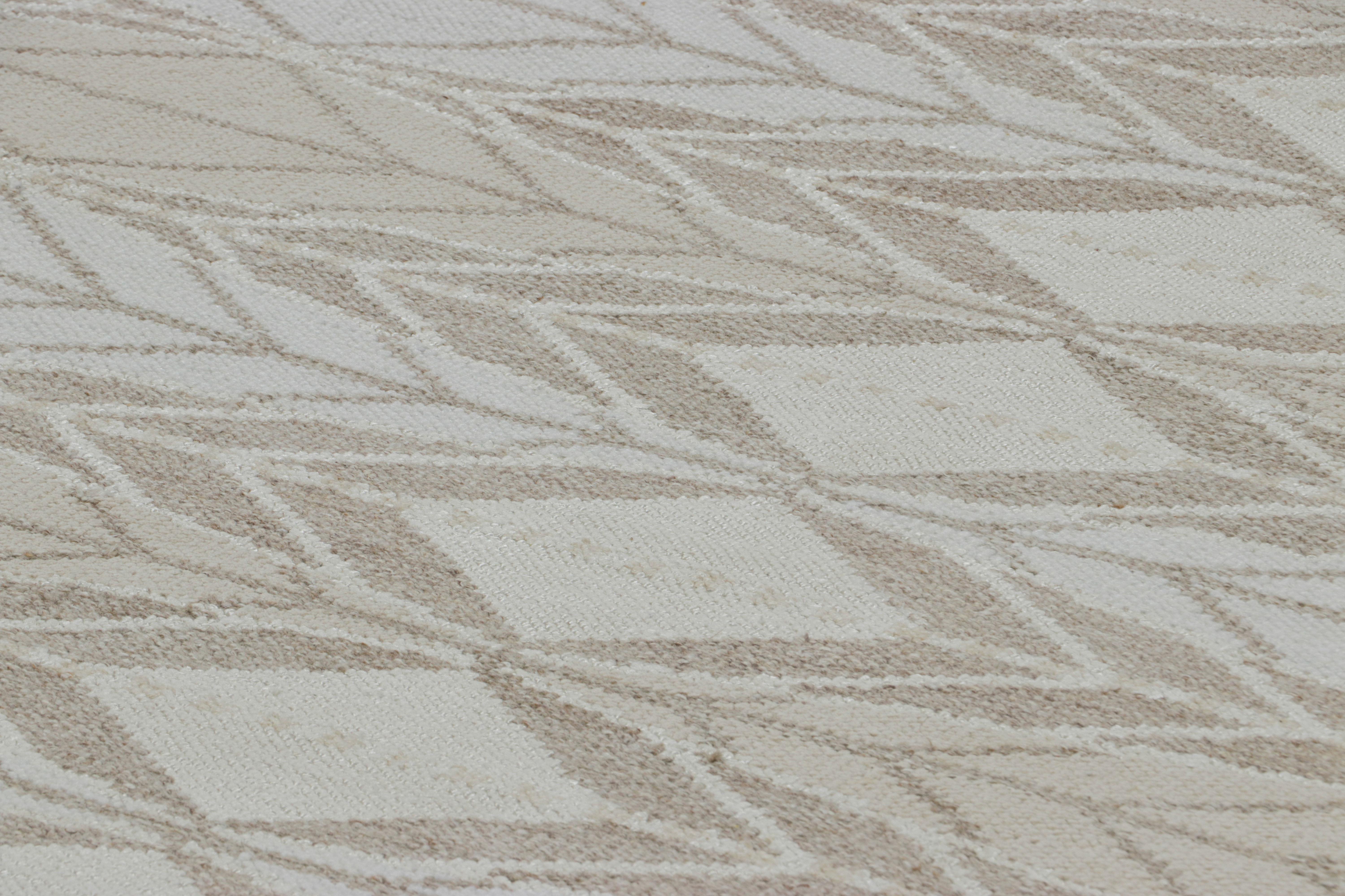 Dieser 9x12 große Teppich aus handgewebter Wolle ist eine aufregende neue Ergänzung der skandinavischen Teppichkollektion von Rug & Kilim - eine zeitgenössische Neuinterpretation des schwedischen Minimalismus und der Vintage-Teppiche und Textilien