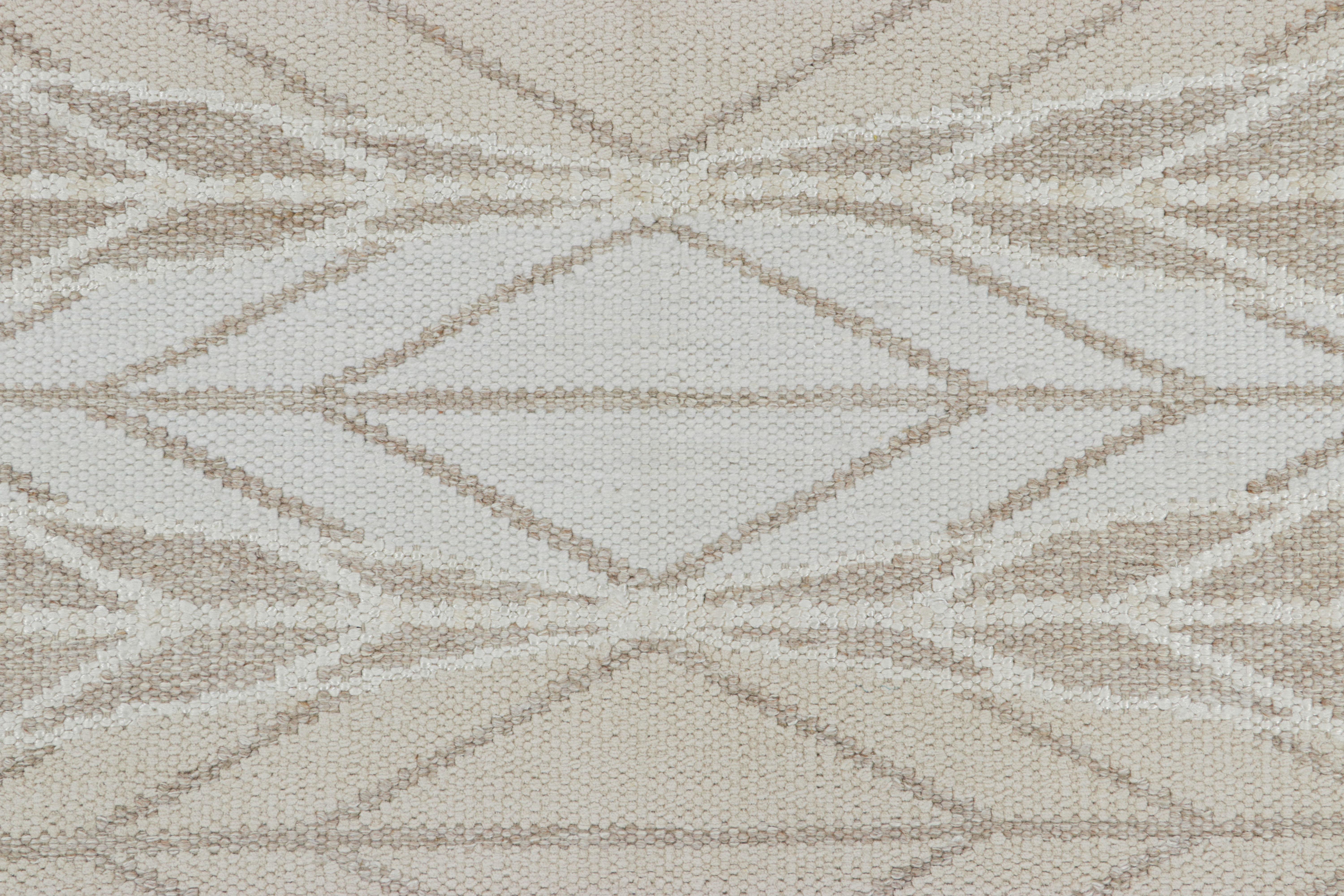 Rug & Kilim's Läufer im skandinavischen Stil Grün mit grauen geometrischen Mustern (Skandinavische Moderne) im Angebot