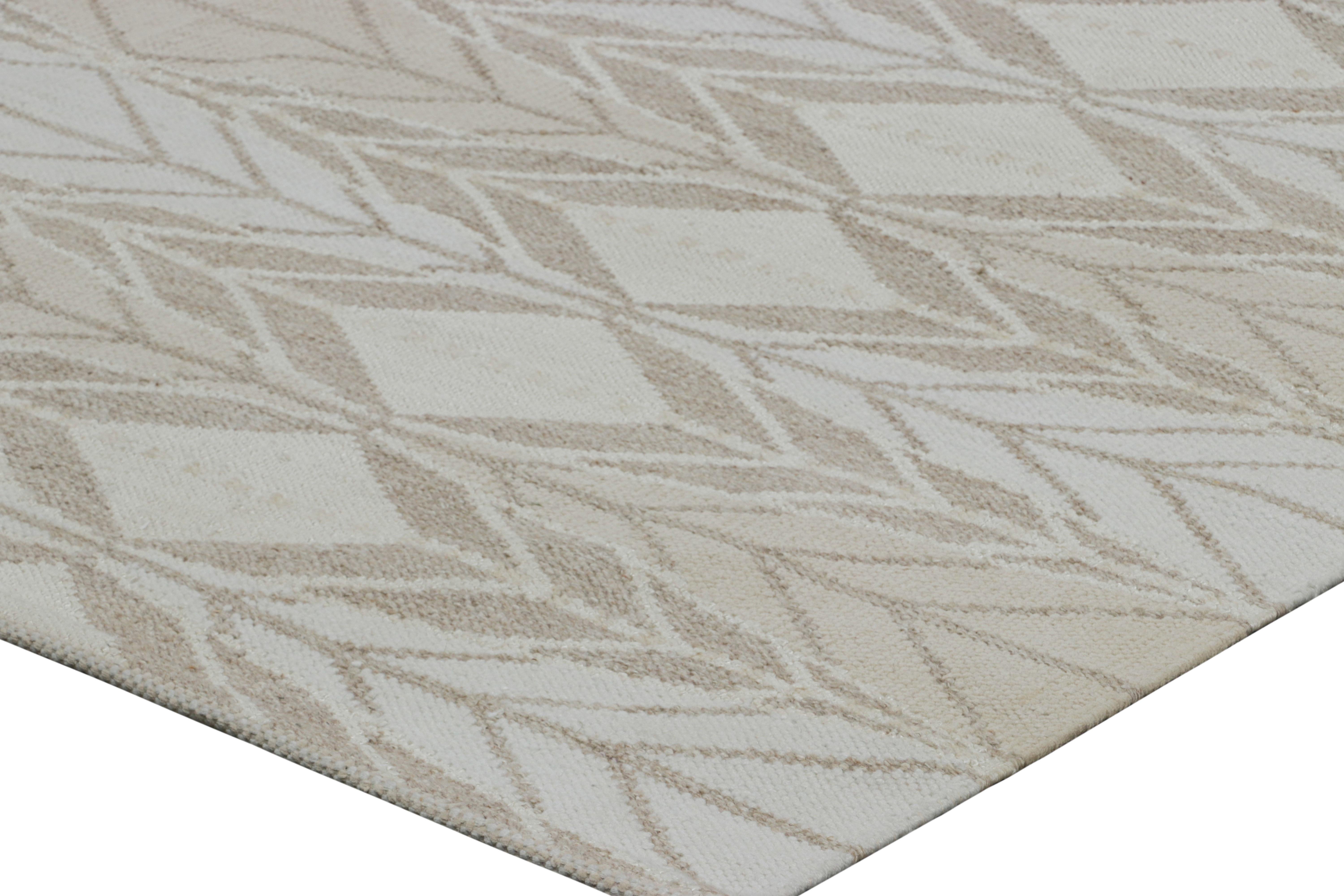 Rug & Kilim's Läufer im skandinavischen Stil Grün mit grauen geometrischen Mustern im Zustand „Neu“ im Angebot in Long Island City, NY