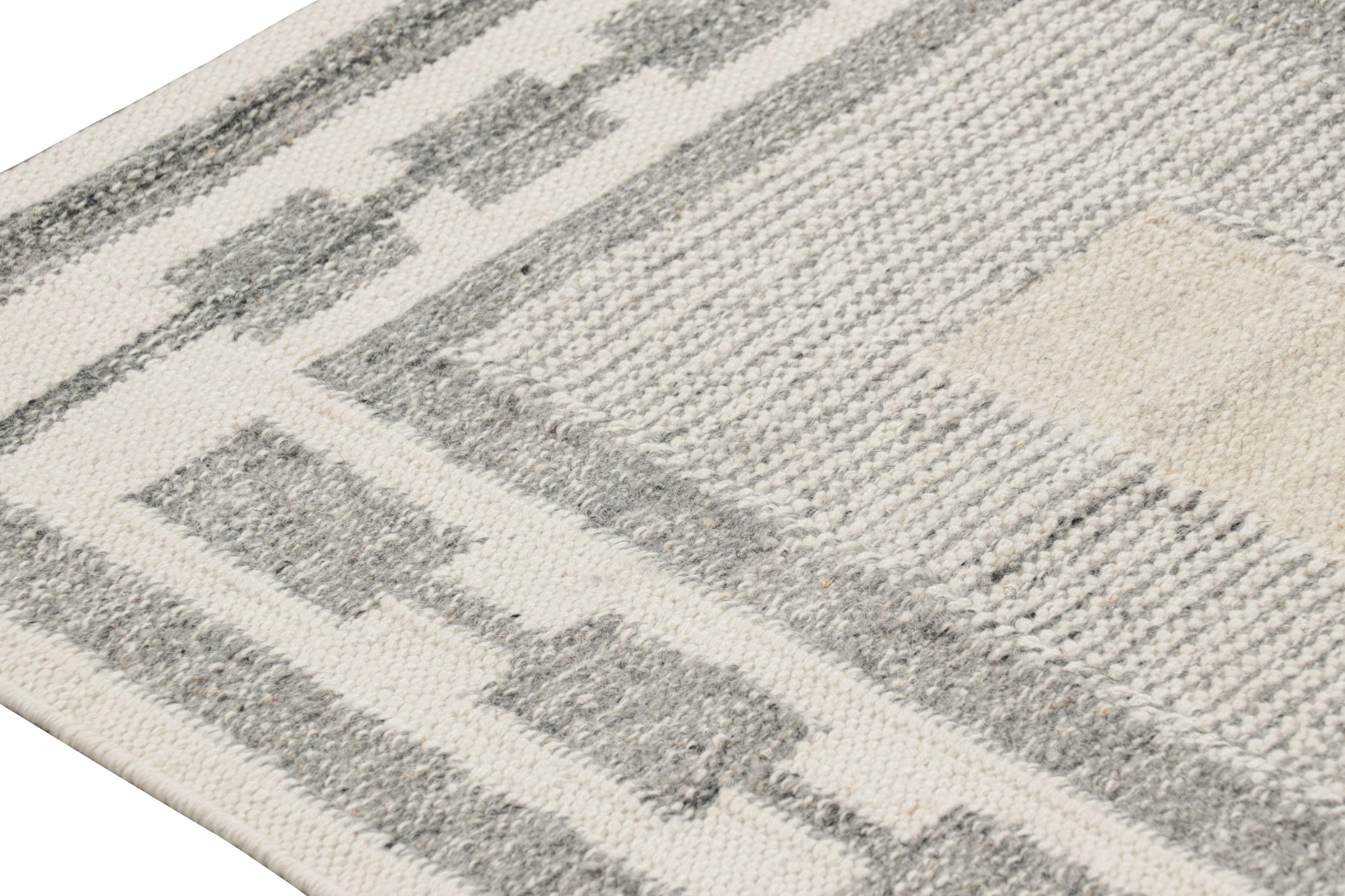 Tapis de style scandinave à motifs géométriques blancs et gris de Rug & Kilim Neuf - En vente à Long Island City, NY