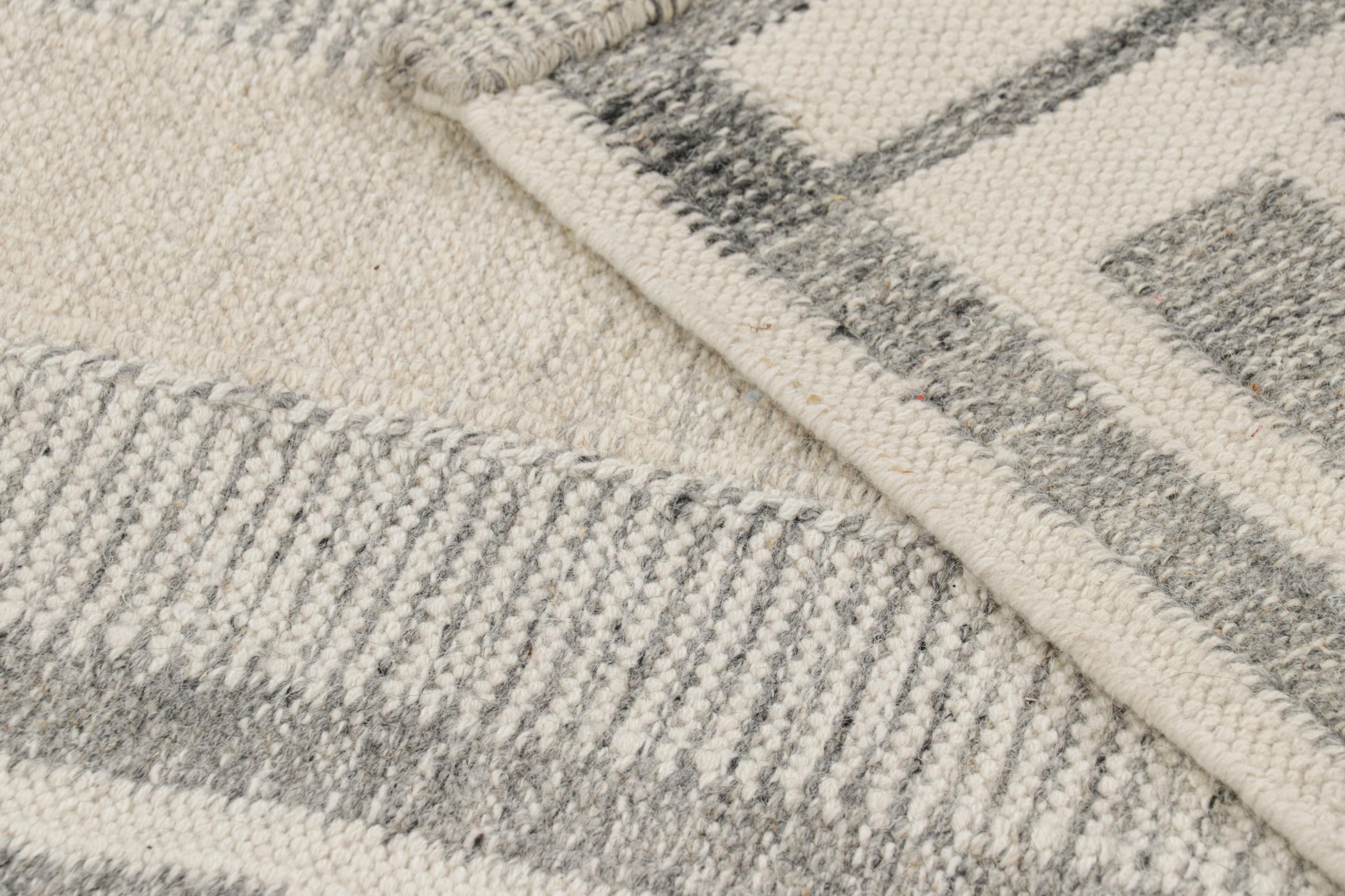 XXIe siècle et contemporain Tapis de style scandinave à motifs géométriques blancs et gris de Rug & Kilim en vente