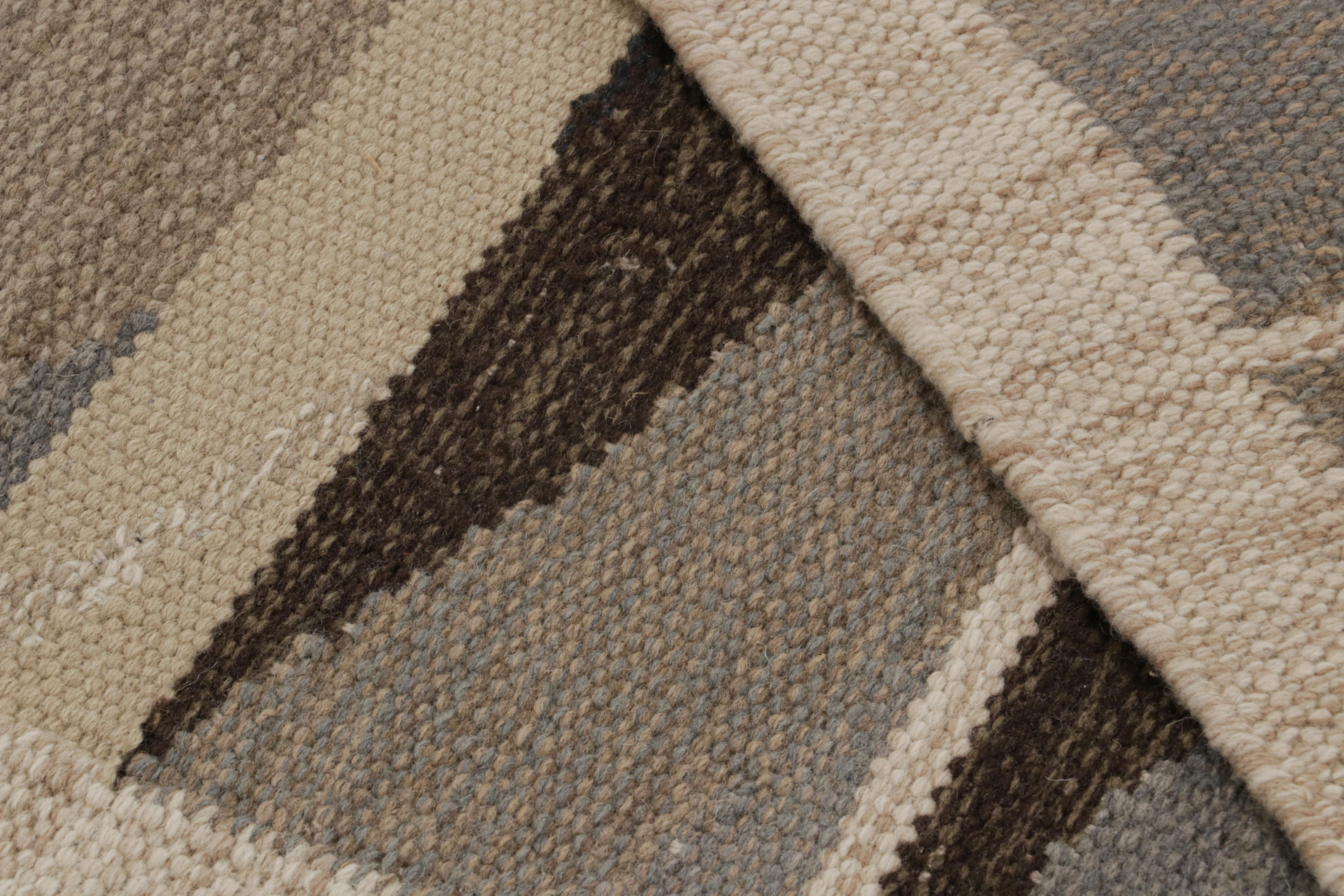Rug & Kilim's Läufer im skandinavischen Stil mit beige-braunen, geometrischen Mustern (21. Jahrhundert und zeitgenössisch) im Angebot