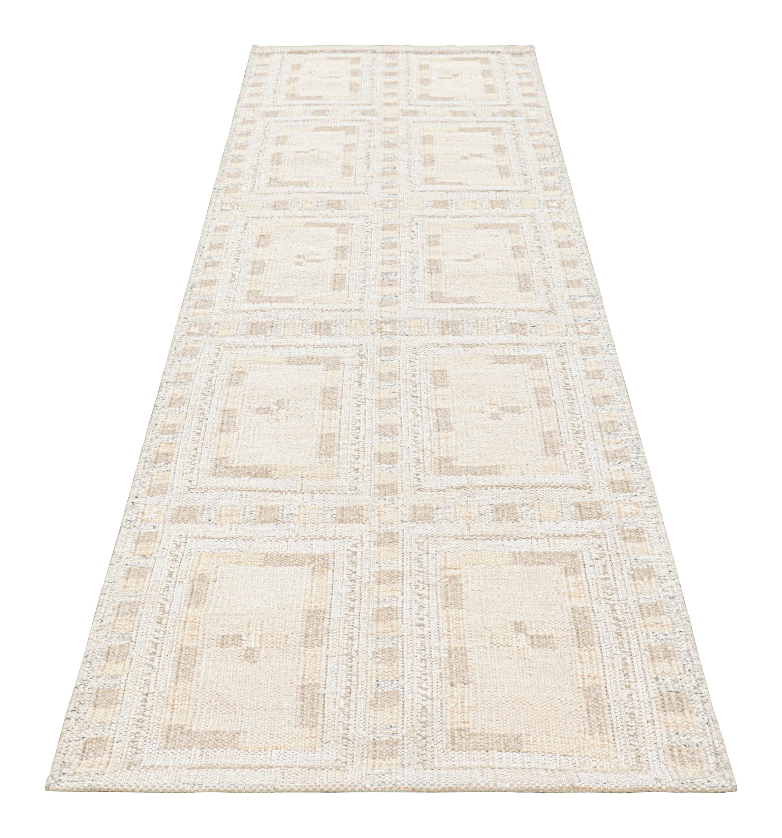 Indien Tapis de style scandinave à motifs géométriques d'un blanc éclatant de Rug & Kilim en vente