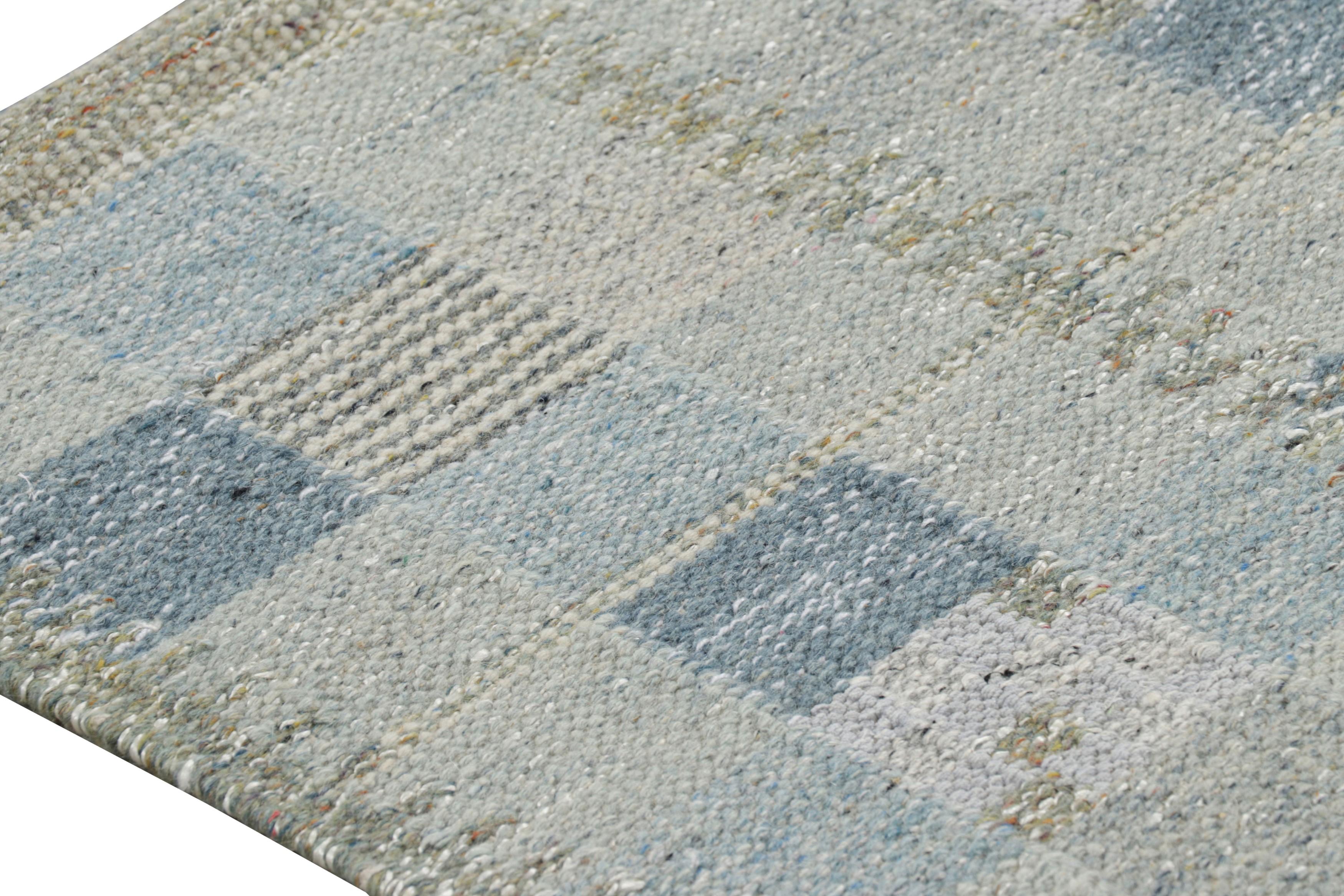 Tappeto Runner in stile scandinavo con motivi geometrici blu chiaro di Rug & Kilim In condizioni Nuovo in vendita a Long Island City, NY
