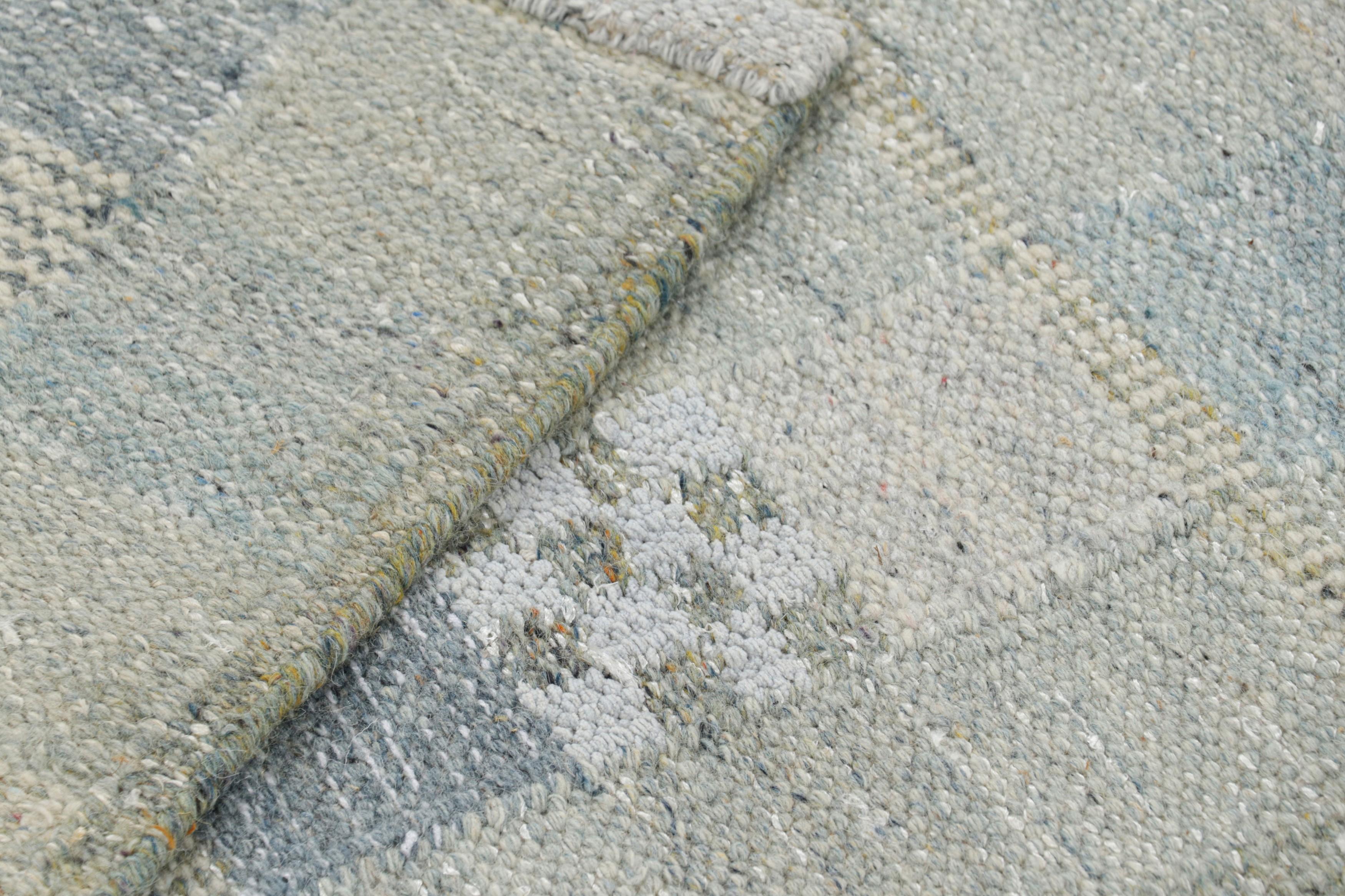Rug & Kilim's Läufer im skandinavischen Stil mit hellblauen geometrischen Mustern (21. Jahrhundert und zeitgenössisch) im Angebot
