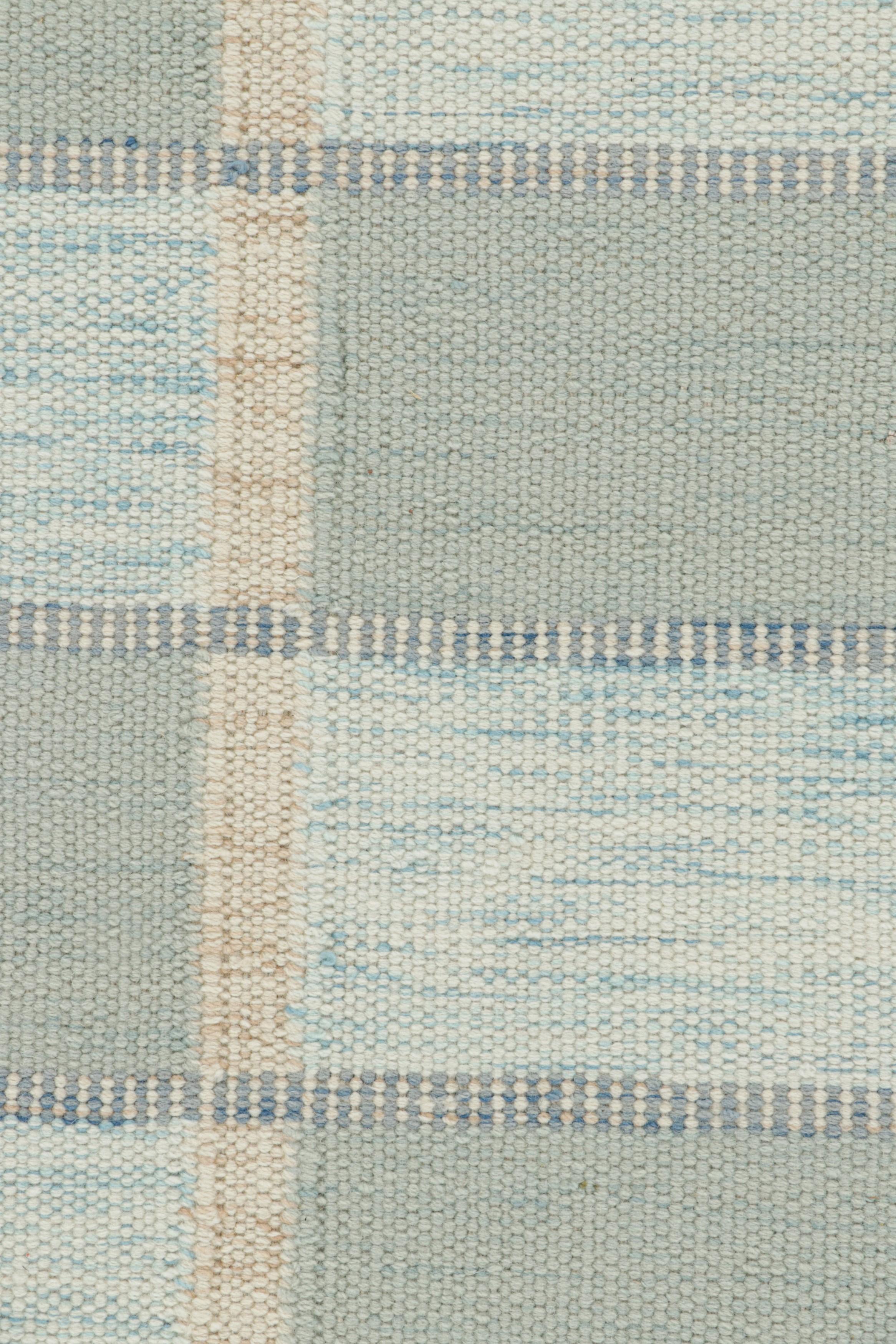 Moderno Tappeto Runner in stile scandinavo con motivi geometrici blu mare di Rug & Kilim in vendita