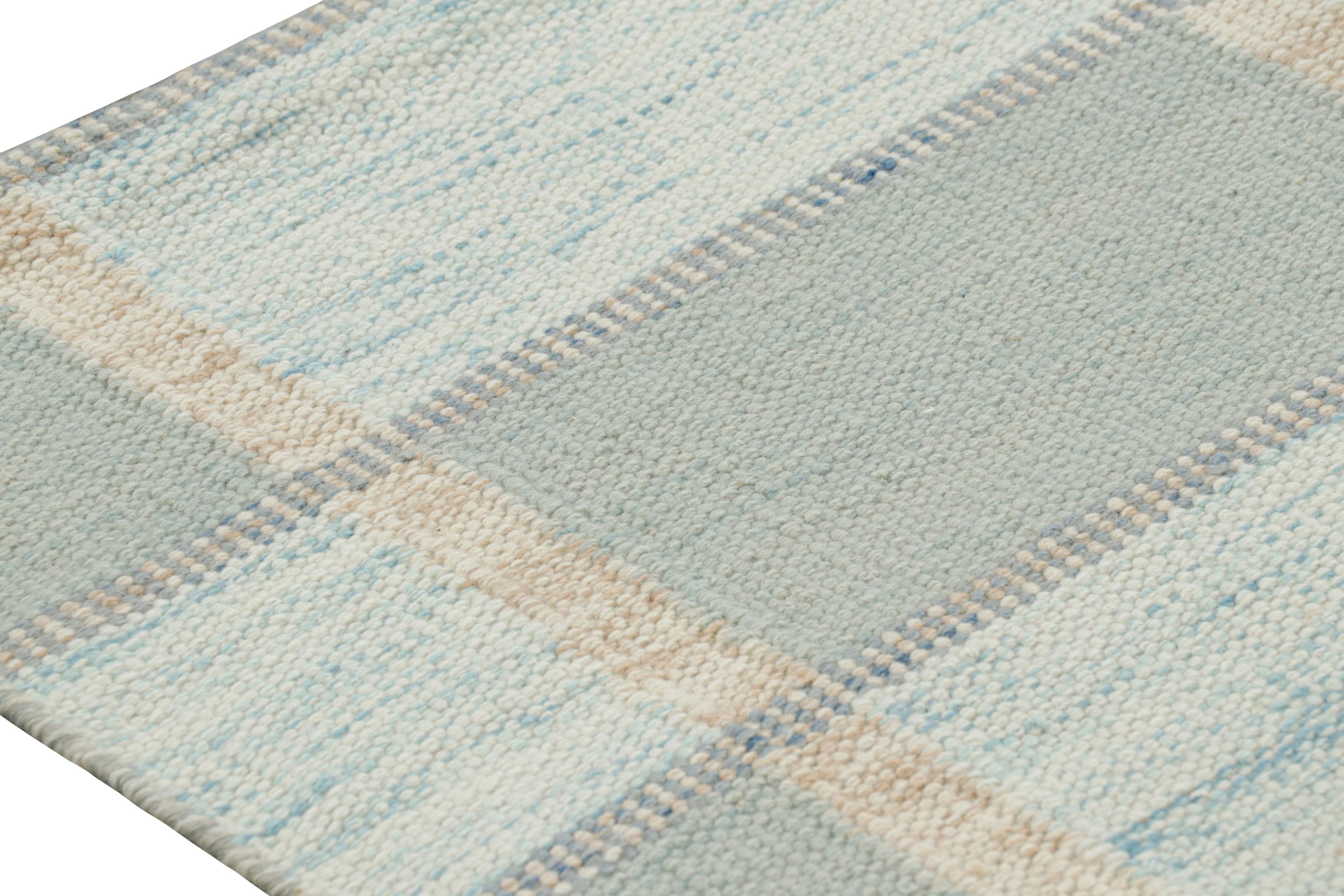 Tappeto Runner in stile scandinavo con motivi geometrici blu mare di Rug & Kilim In condizioni Nuovo in vendita a Long Island City, NY