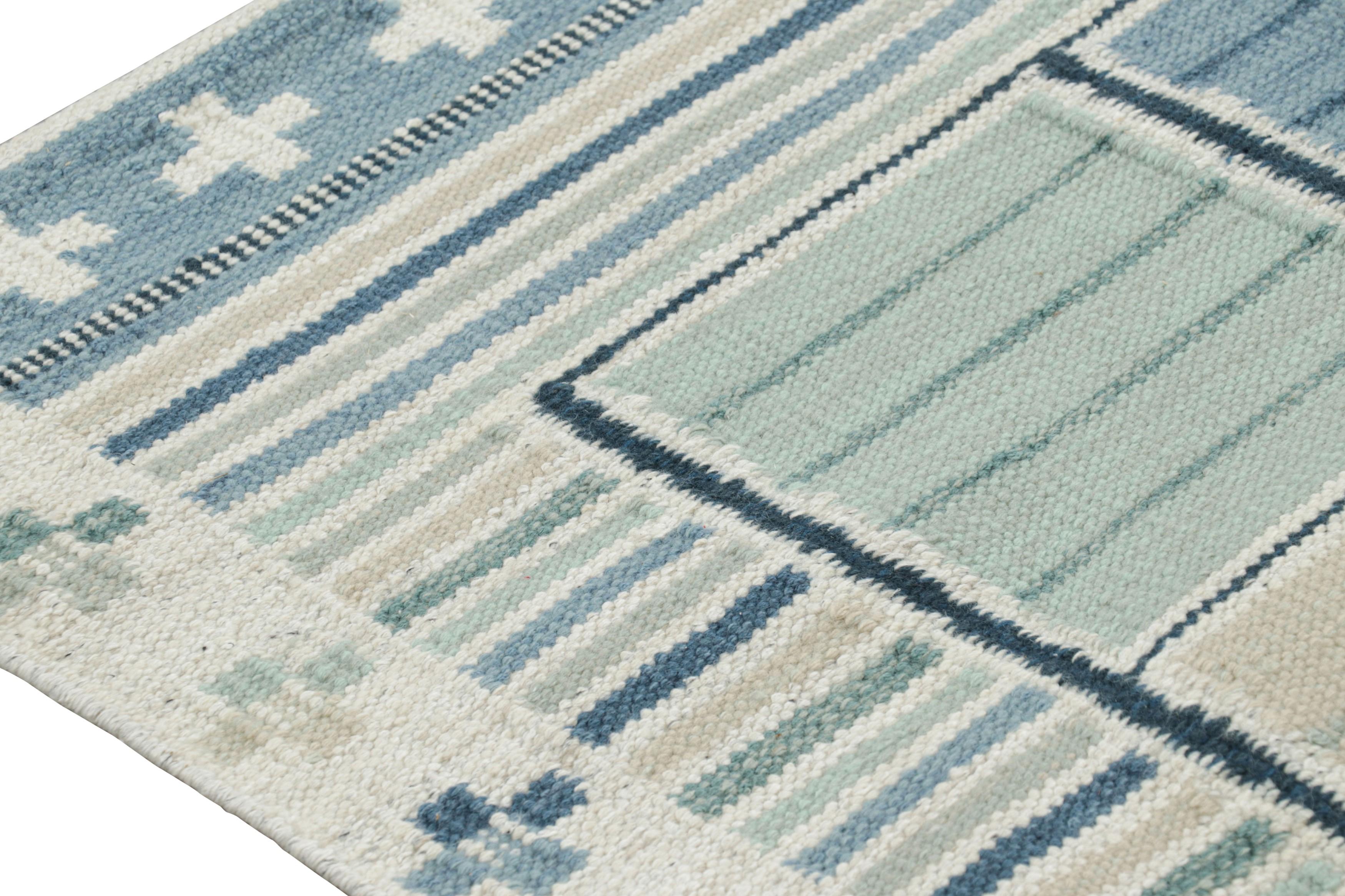 Teppich & Kilims Skandinavischer Schachtelteppich im skandinavischen Stil in Hellblau mit geometrischem Muster (Moderne) im Angebot