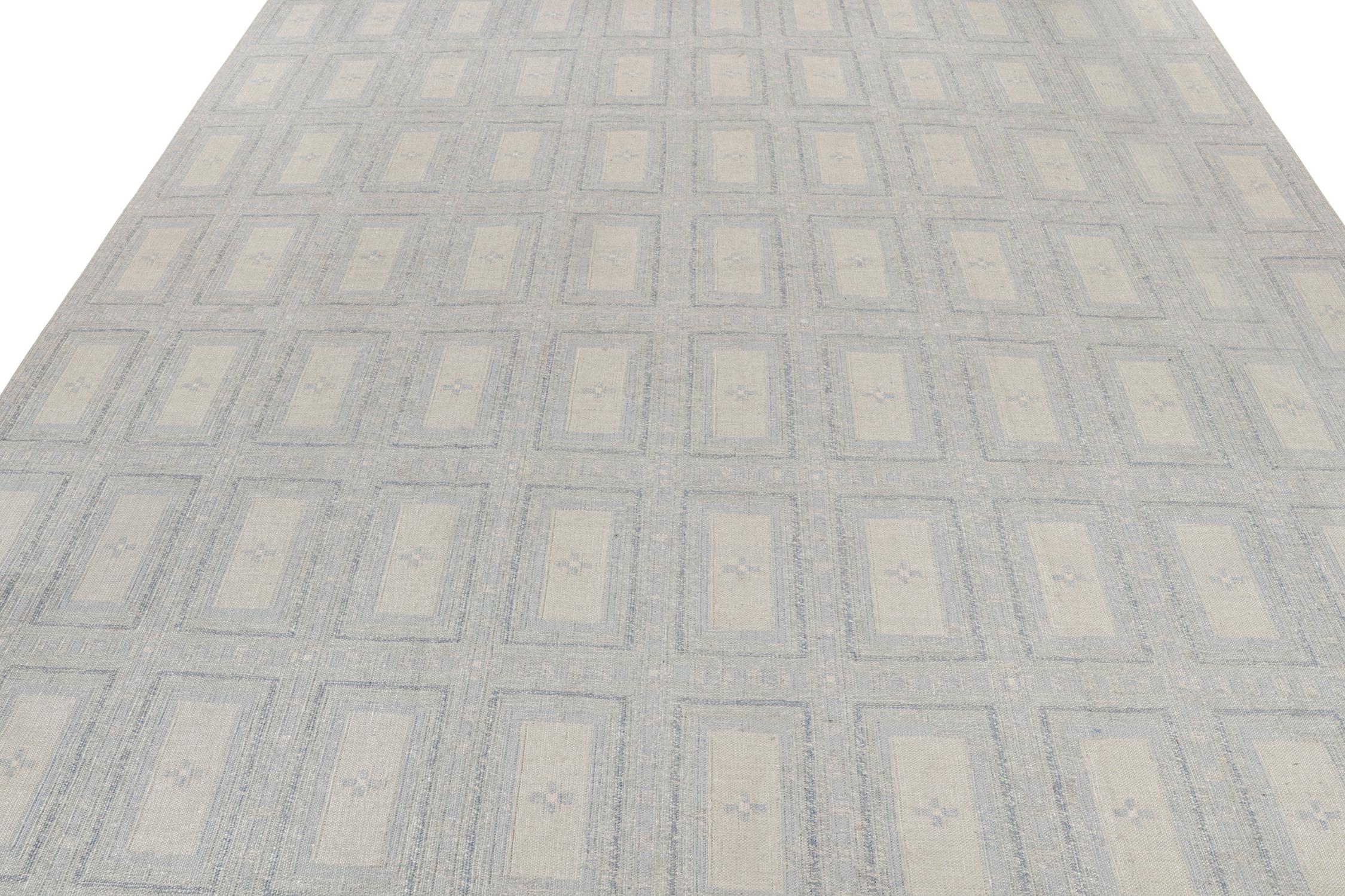 Ce kilim carré 16x16 de style suédois rejoint la nouvelle ligne 