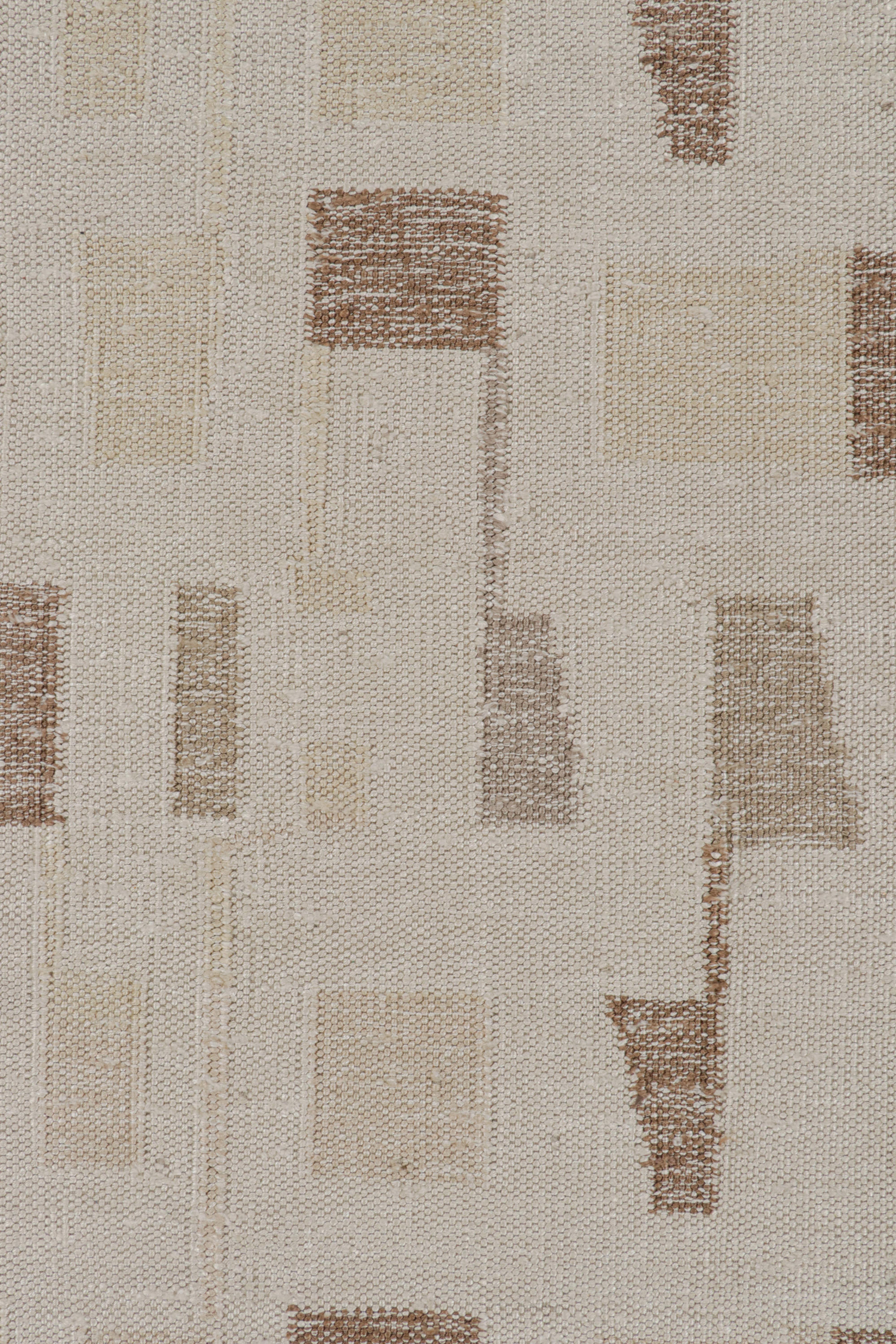 Rug & Kilim è un kilim di seta in stile scandinavo con motivi geometrici marroni e taupe. In condizioni Nuovo in vendita a Long Island City, NY