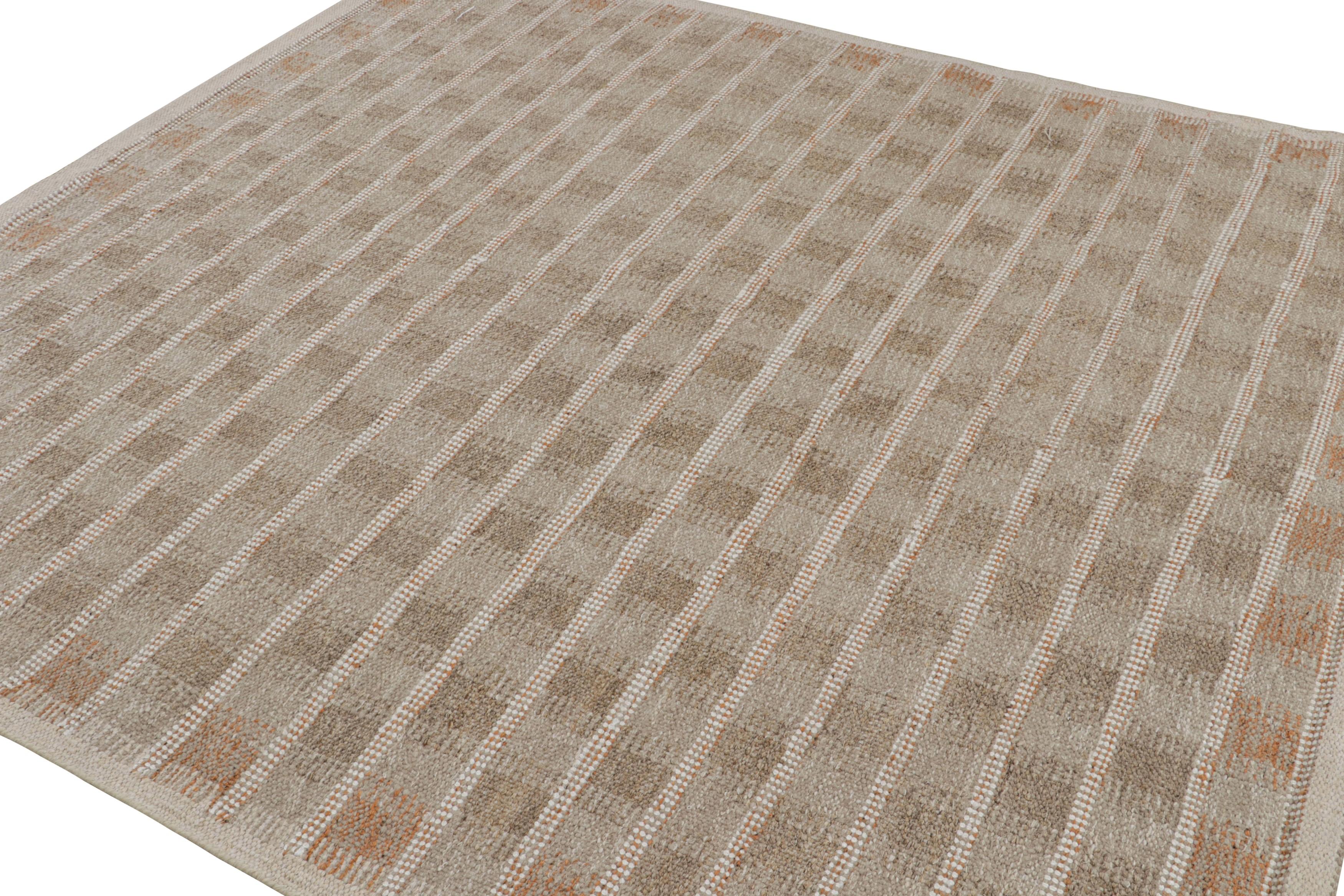 Tissé à la main en aloès avec une texture de tissage plat, ce tapis scandinave carré 8x8 est issu de notre ligne de tapis suédois 