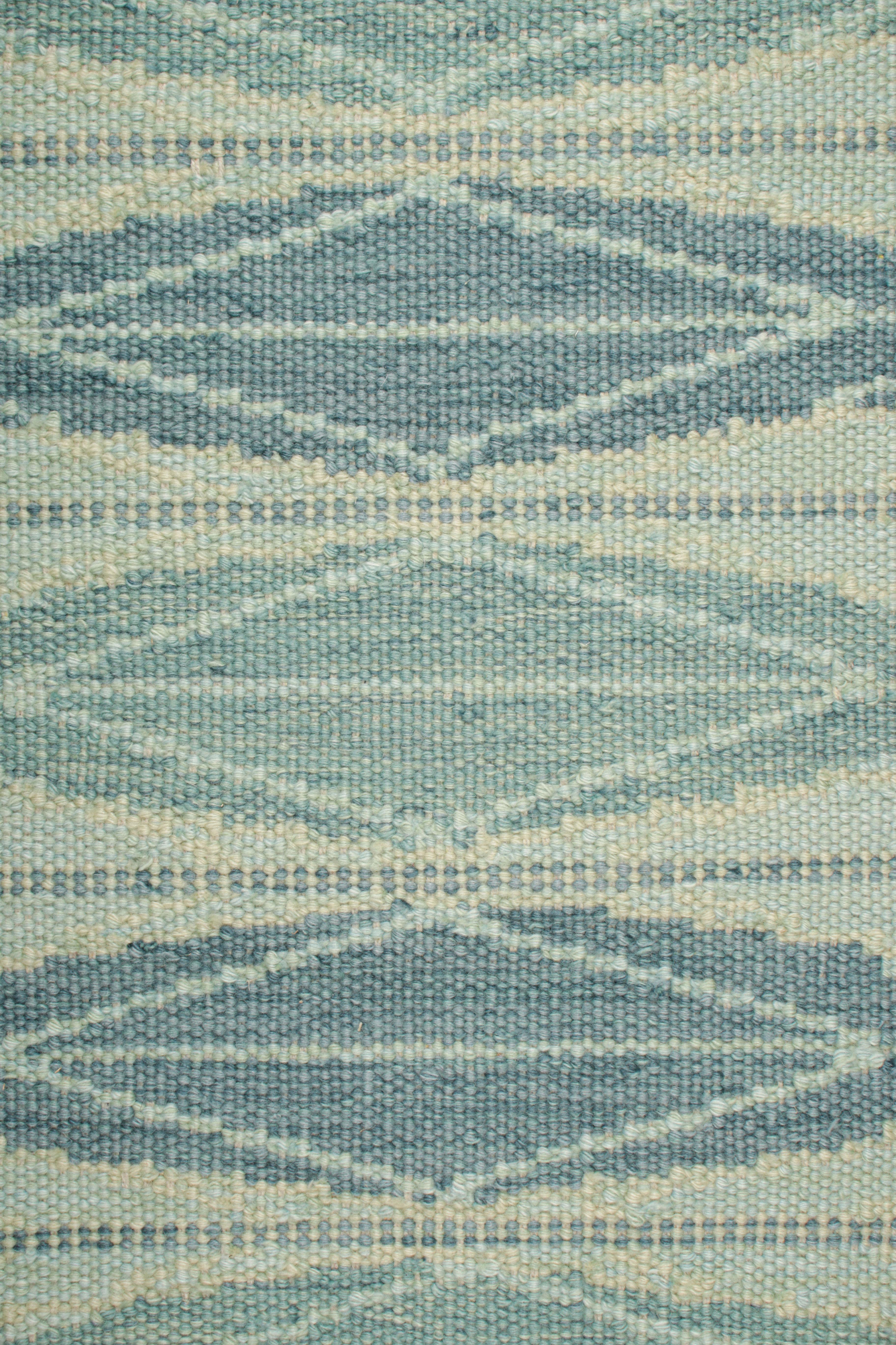 Indiano Rug & Kilim è un tappeto quadrato in stile scandinavo di colore blu con motivi geometrici in vendita
