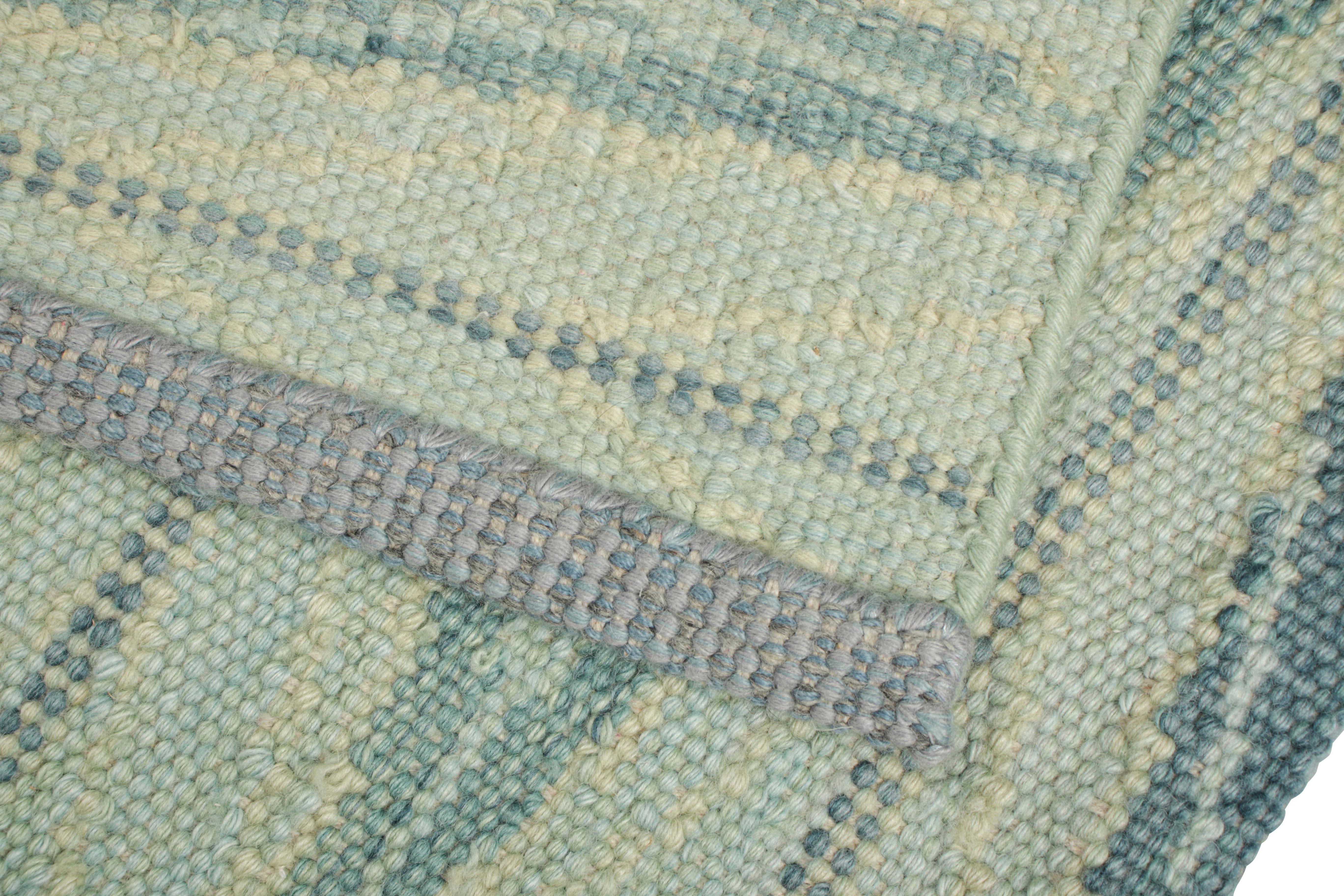 Rug & Kilim è un tappeto quadrato in stile scandinavo di colore blu con motivi geometrici In condizioni Nuovo in vendita a Long Island City, NY