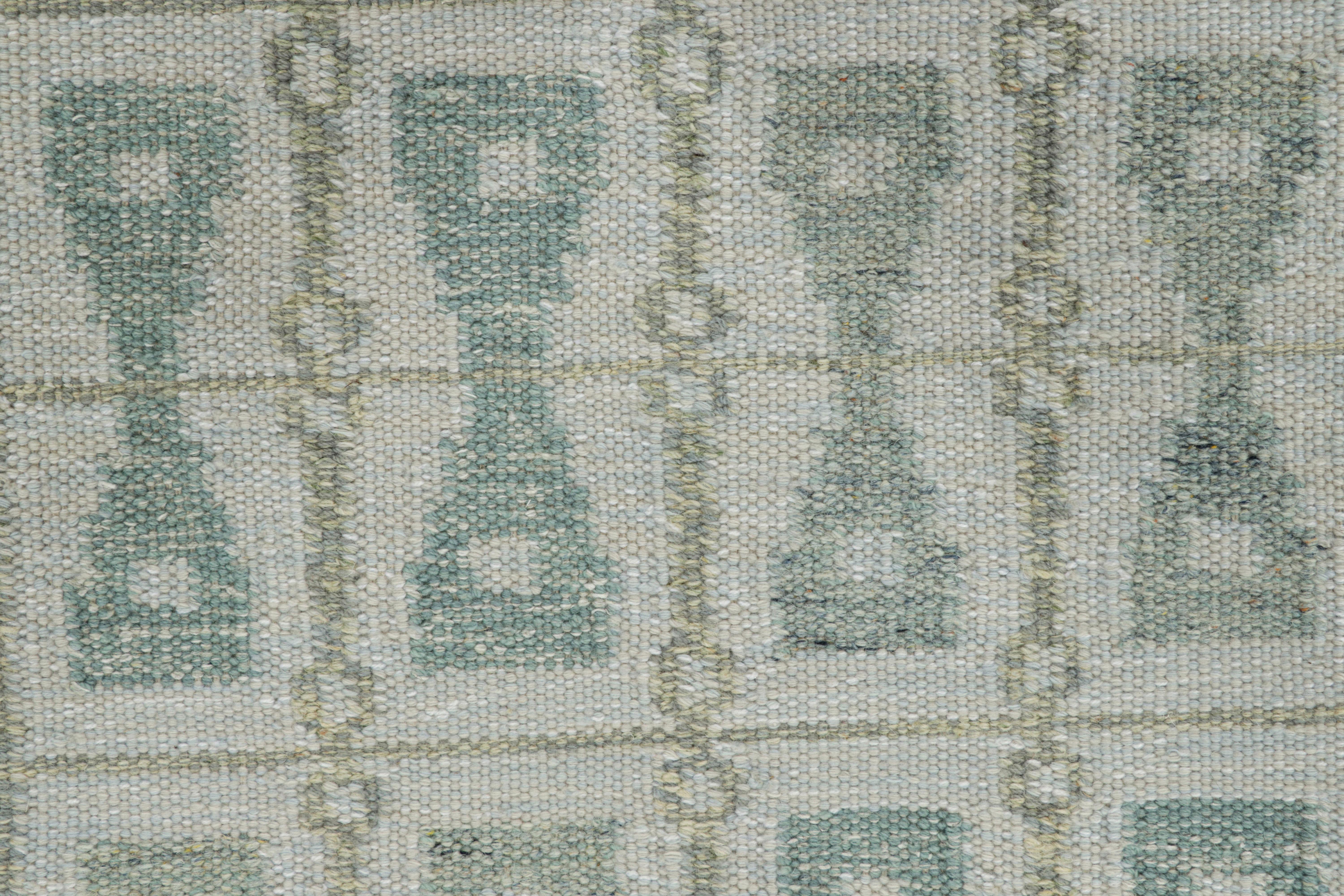 Questo tappeto d'accento 4x4 in stile svedese, appartenente a una nuova ed entusiasmante collezione di Rug & Kilim, è un'audace novità della Scandinavian Collection. Tessuta a mano in un intreccio piatto di lana con filati naturali non tinti, il suo