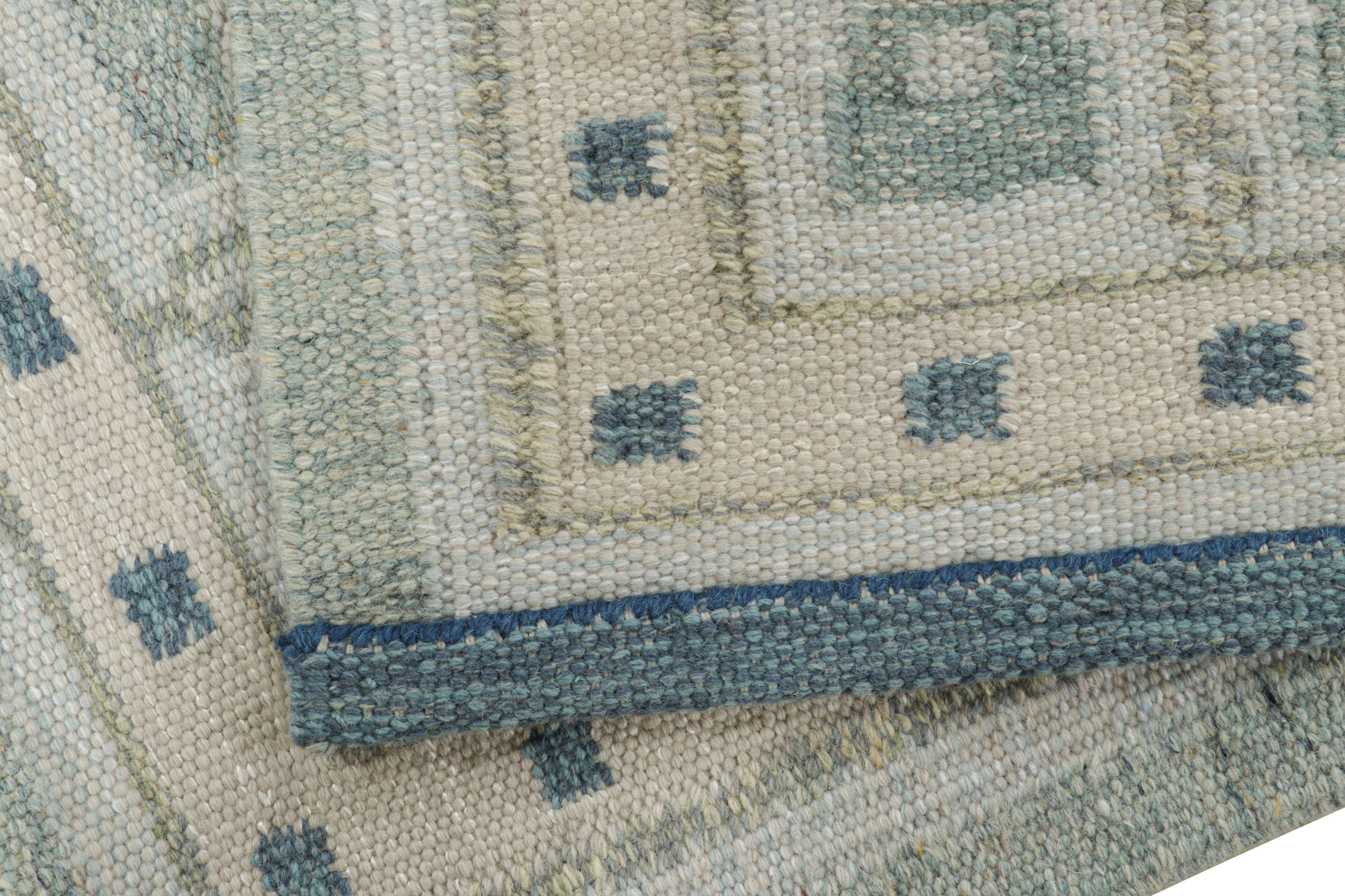 XXI secolo e contemporaneo Tappeto quadrato in stile scandinavo Rug & Kilim in blu con motivi a clessidra in vendita